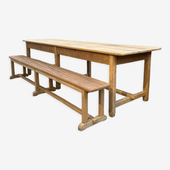 Oak farmhouse table and its 2 benches