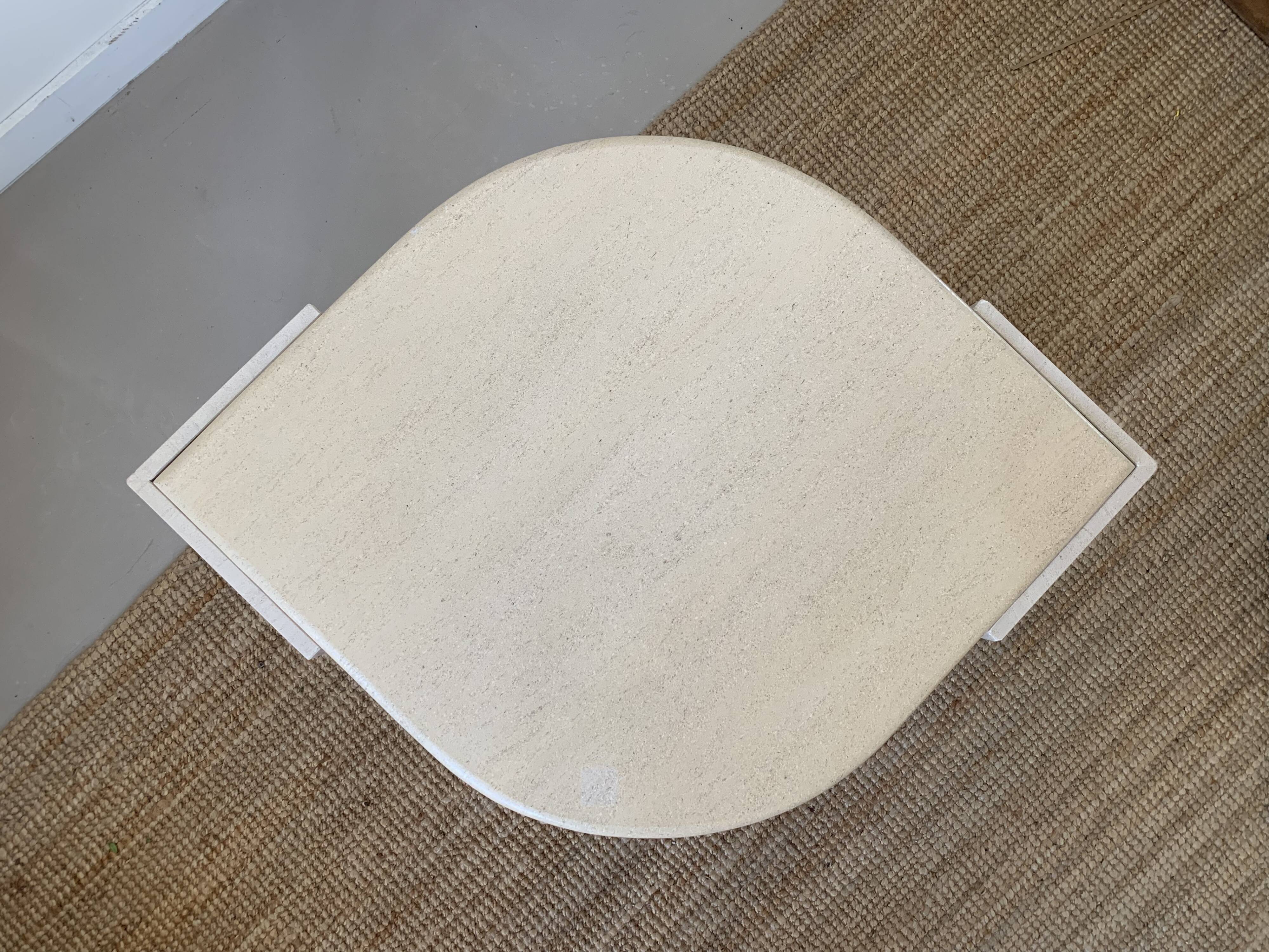 Table basse en travertin vintage