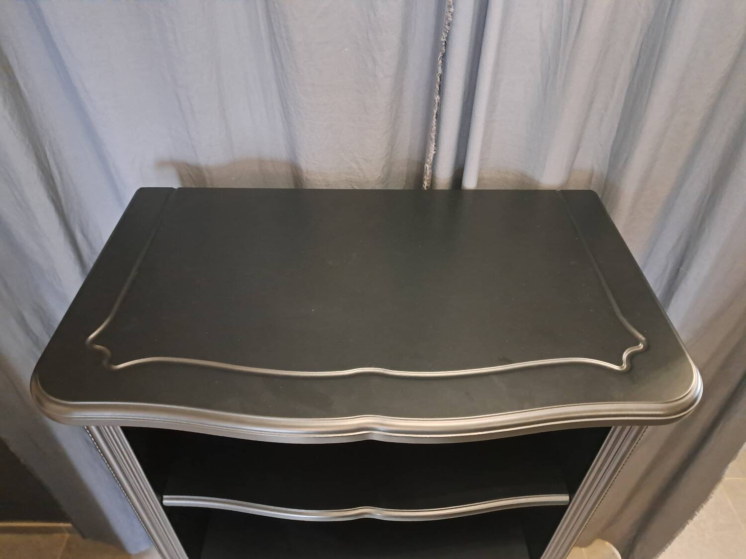 Tosconova black lacquered bookcase