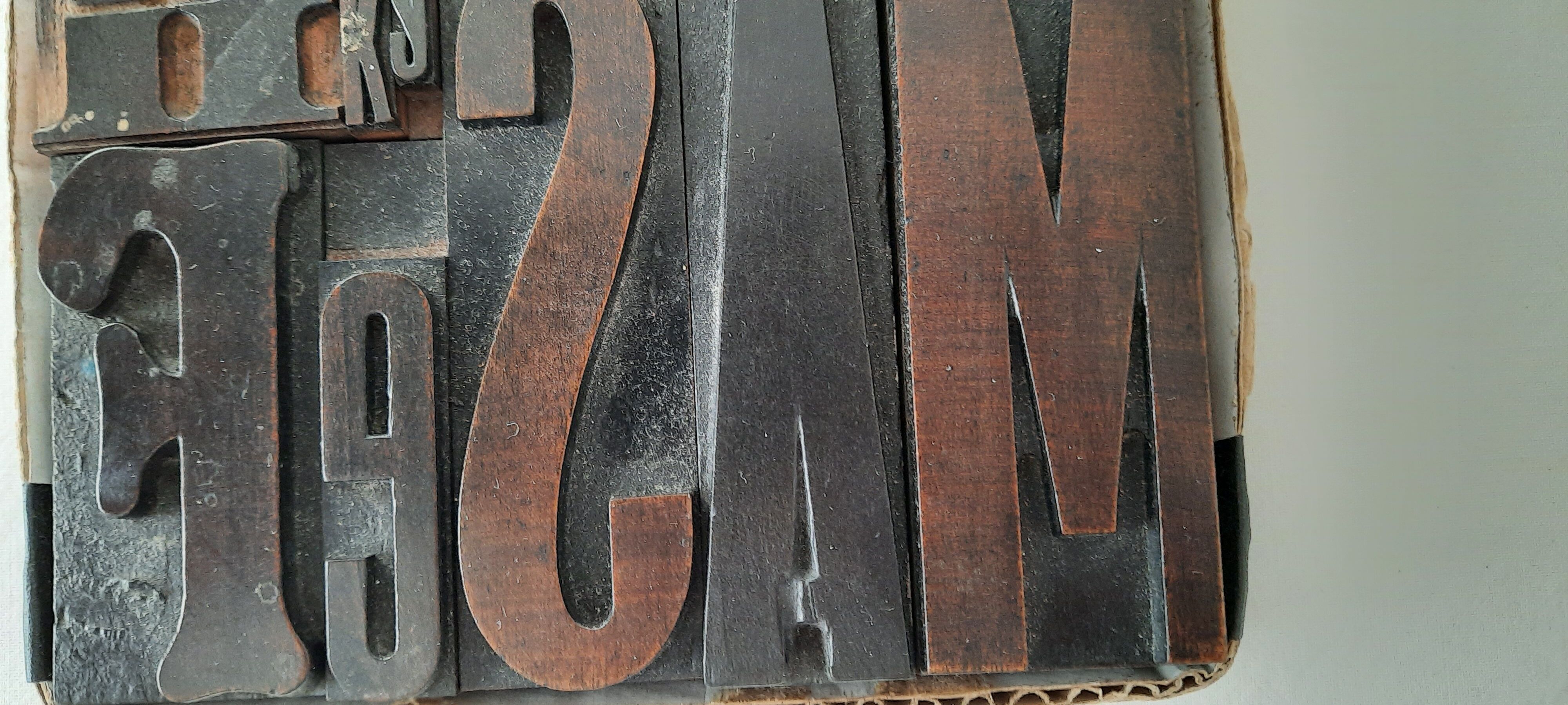 Wooden type box
