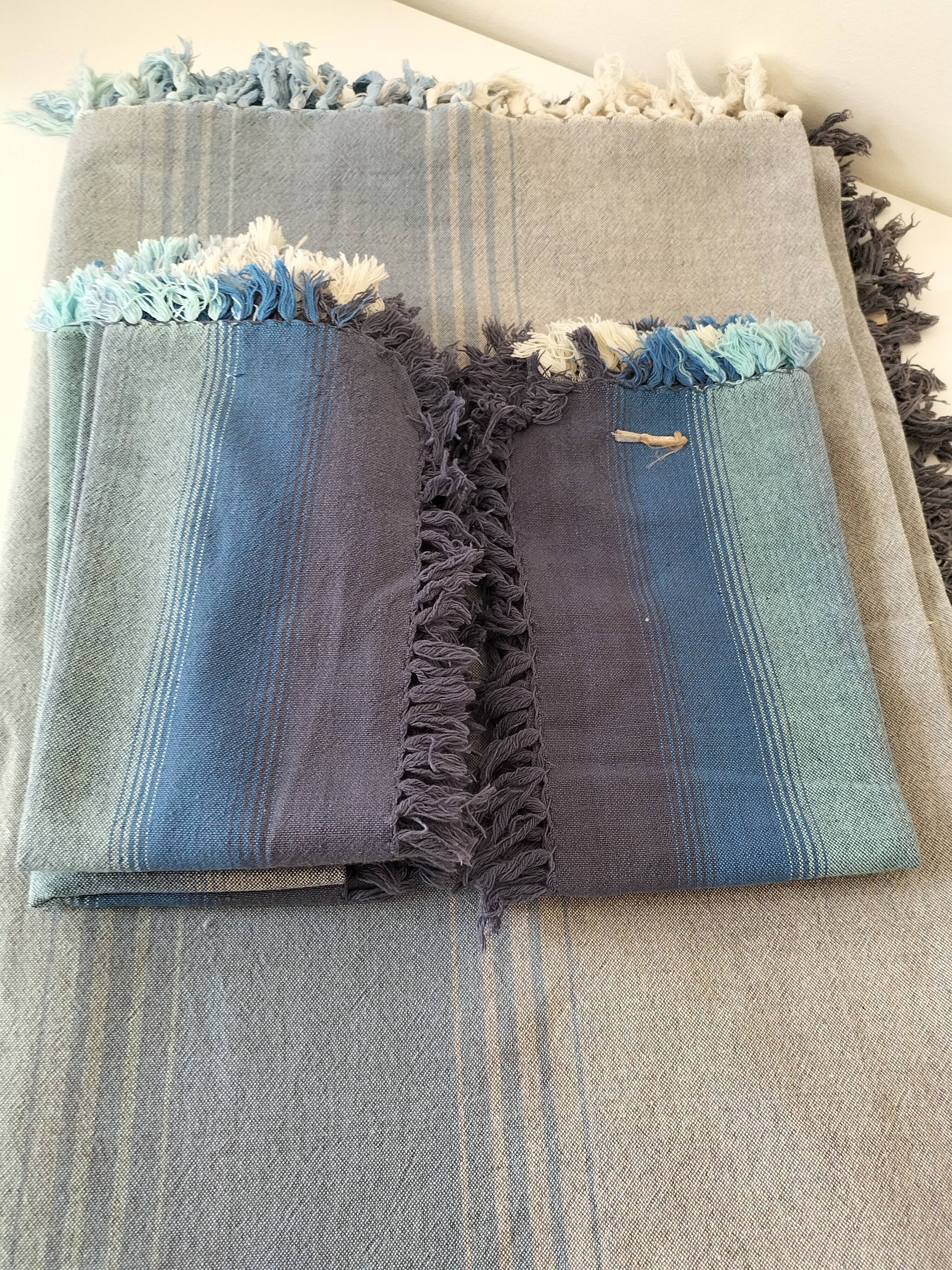 Tablecloth set + 7 cotton napkins in blue gradient with fringes