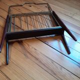 Folding magazine rack