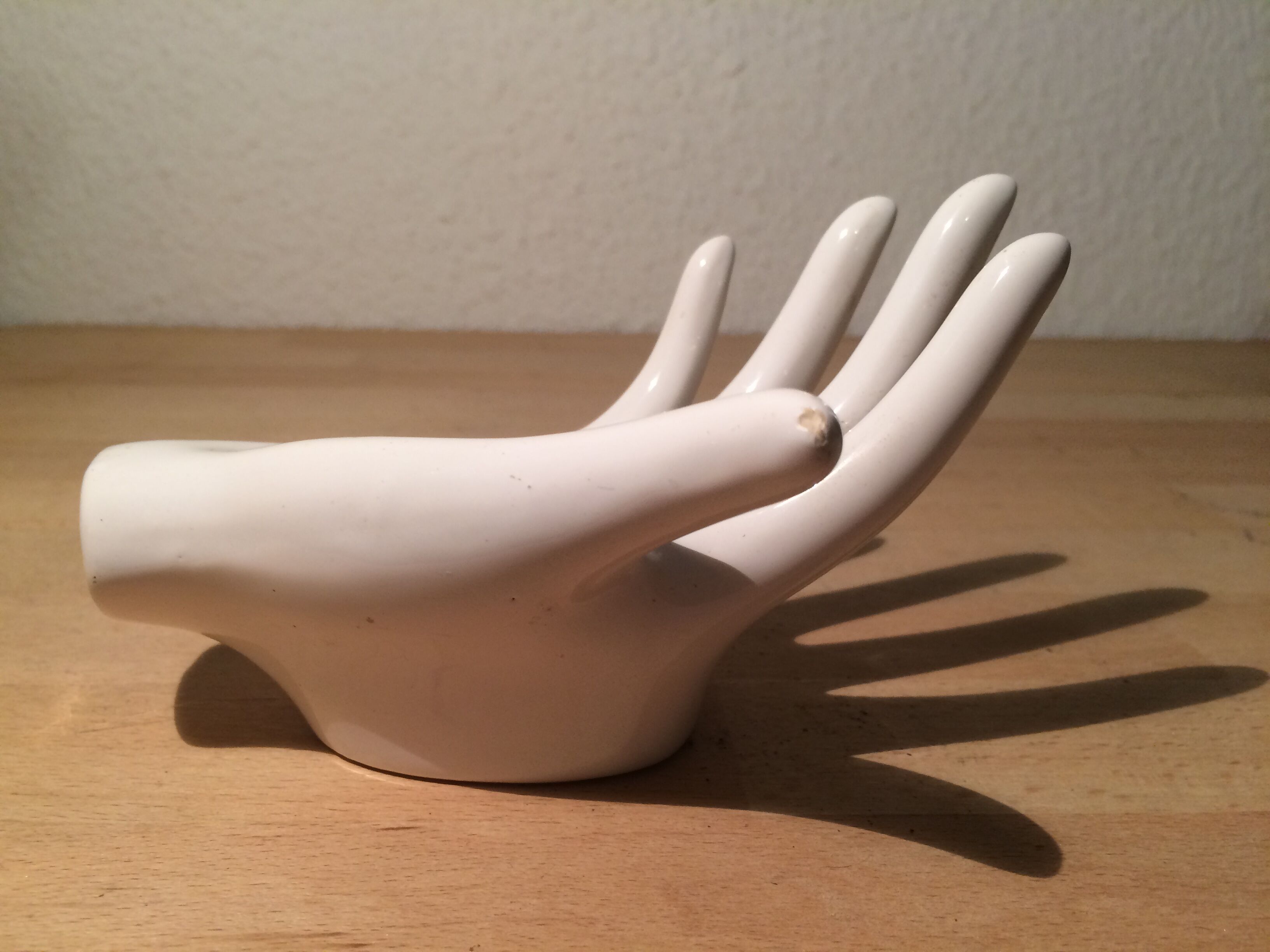 Main soliflore baguier en céramique blanche