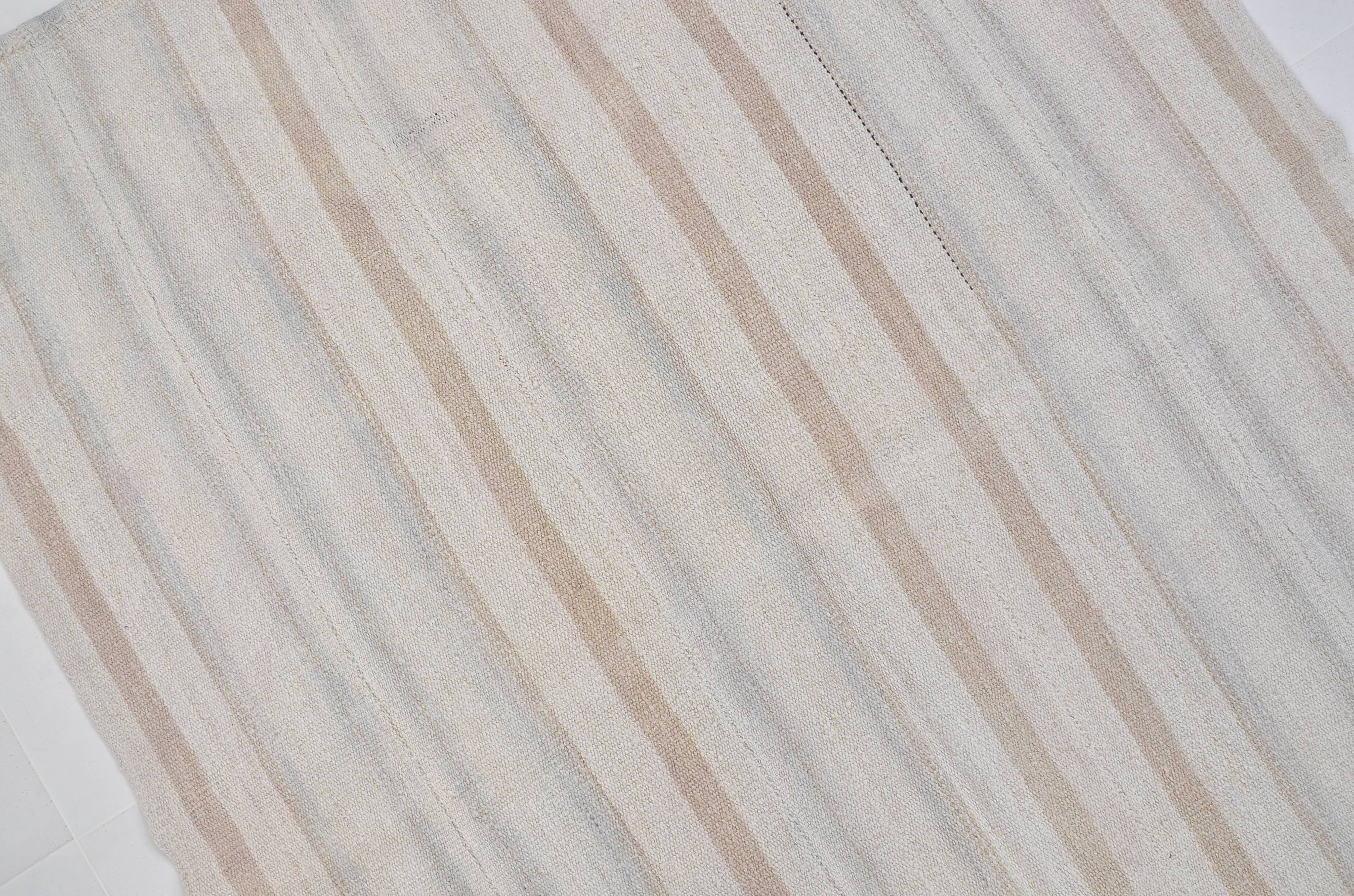 White Anatolian Oushak Hemp Kilim Rug, Reference 3664