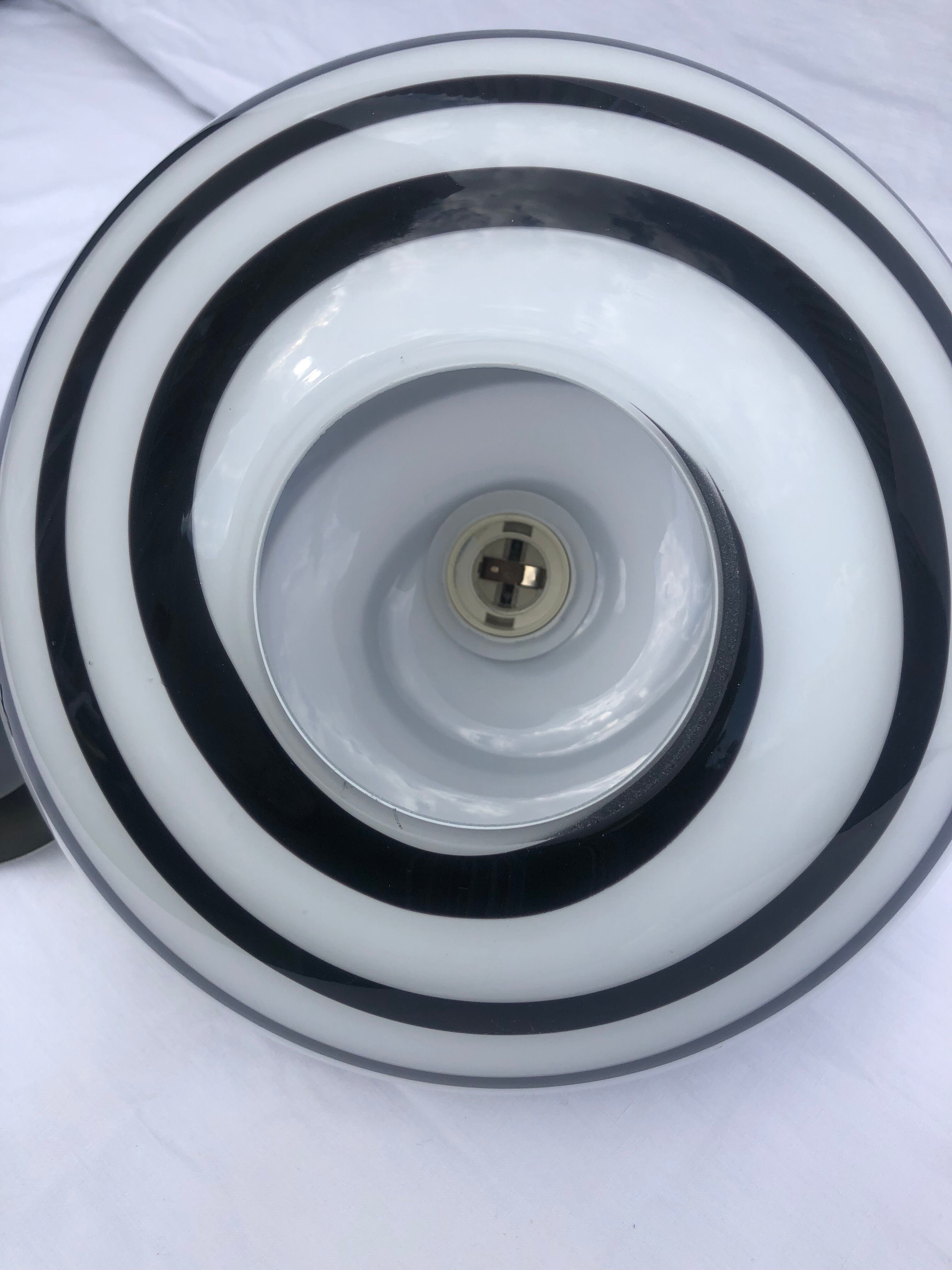 Suspension vintage opaline white black spiral pattern