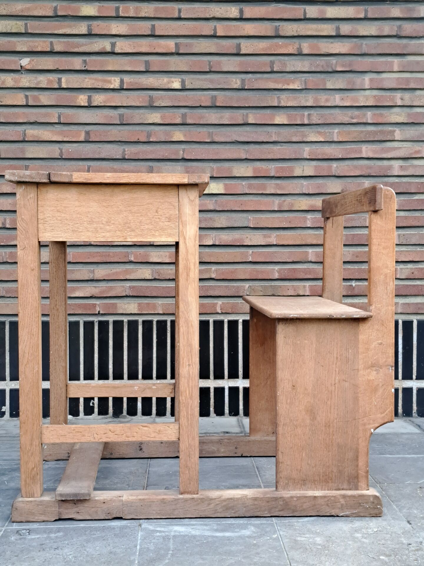 Table banc ou pupitre d'ecolier