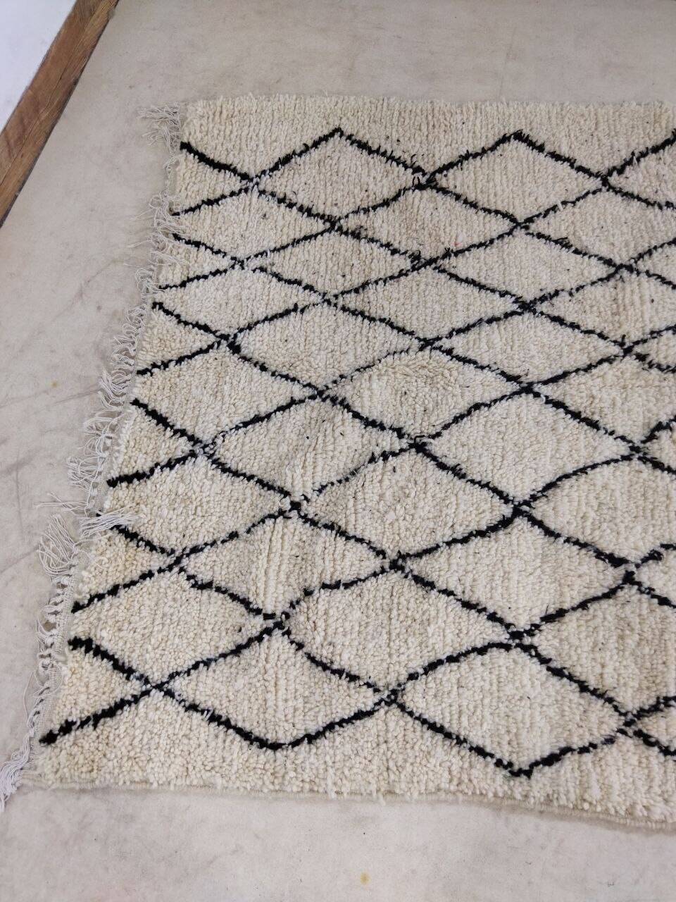 Handmade moroccan berber rug 255 x 150 cm