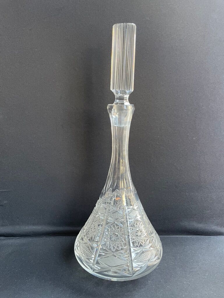 Carafe en cristal soufflé et taillé