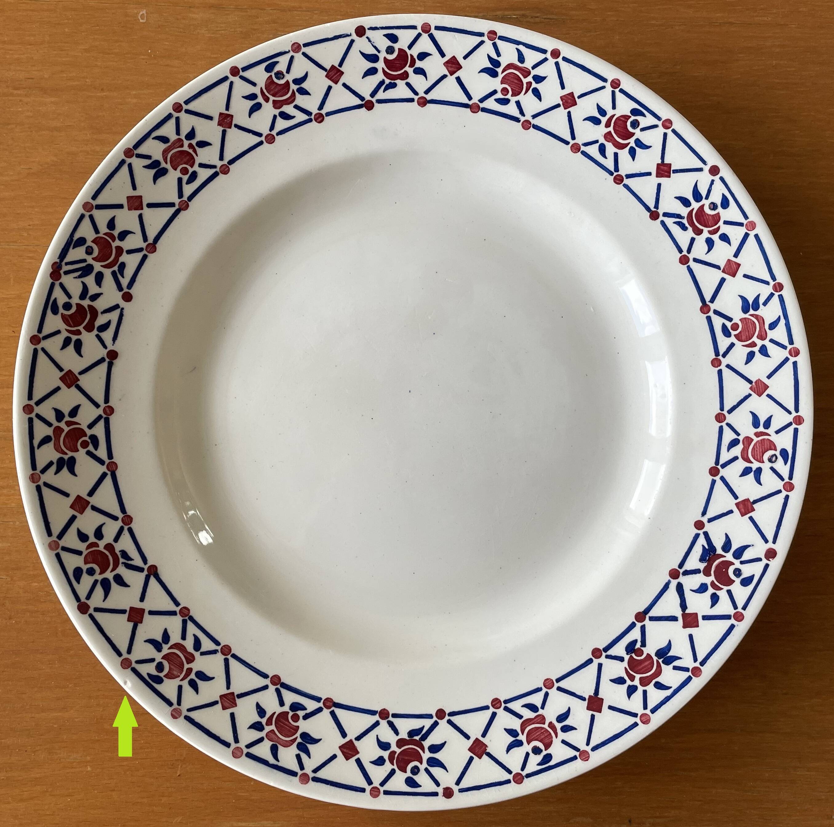 6 antique flat plates in Saint-Amand earthenware (Nord)