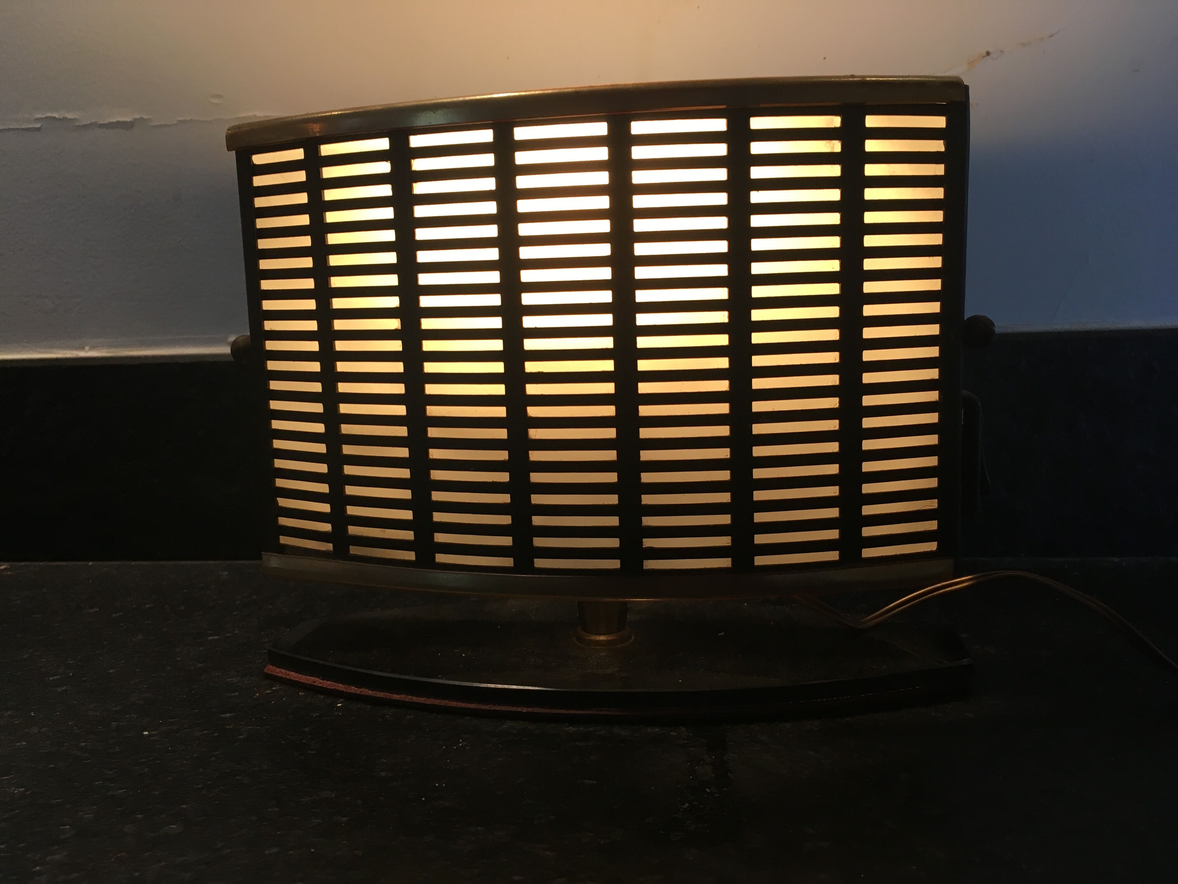 Black metal and gilded brass table lamp