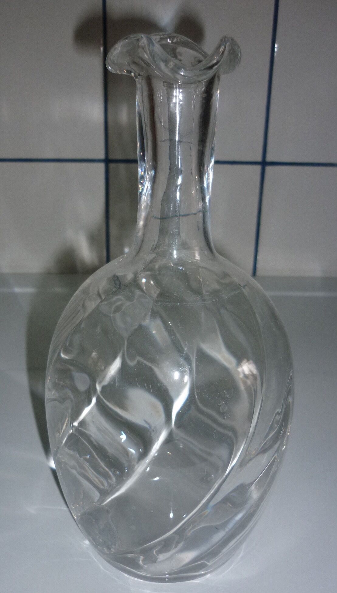 Corrugated neck glass decanter