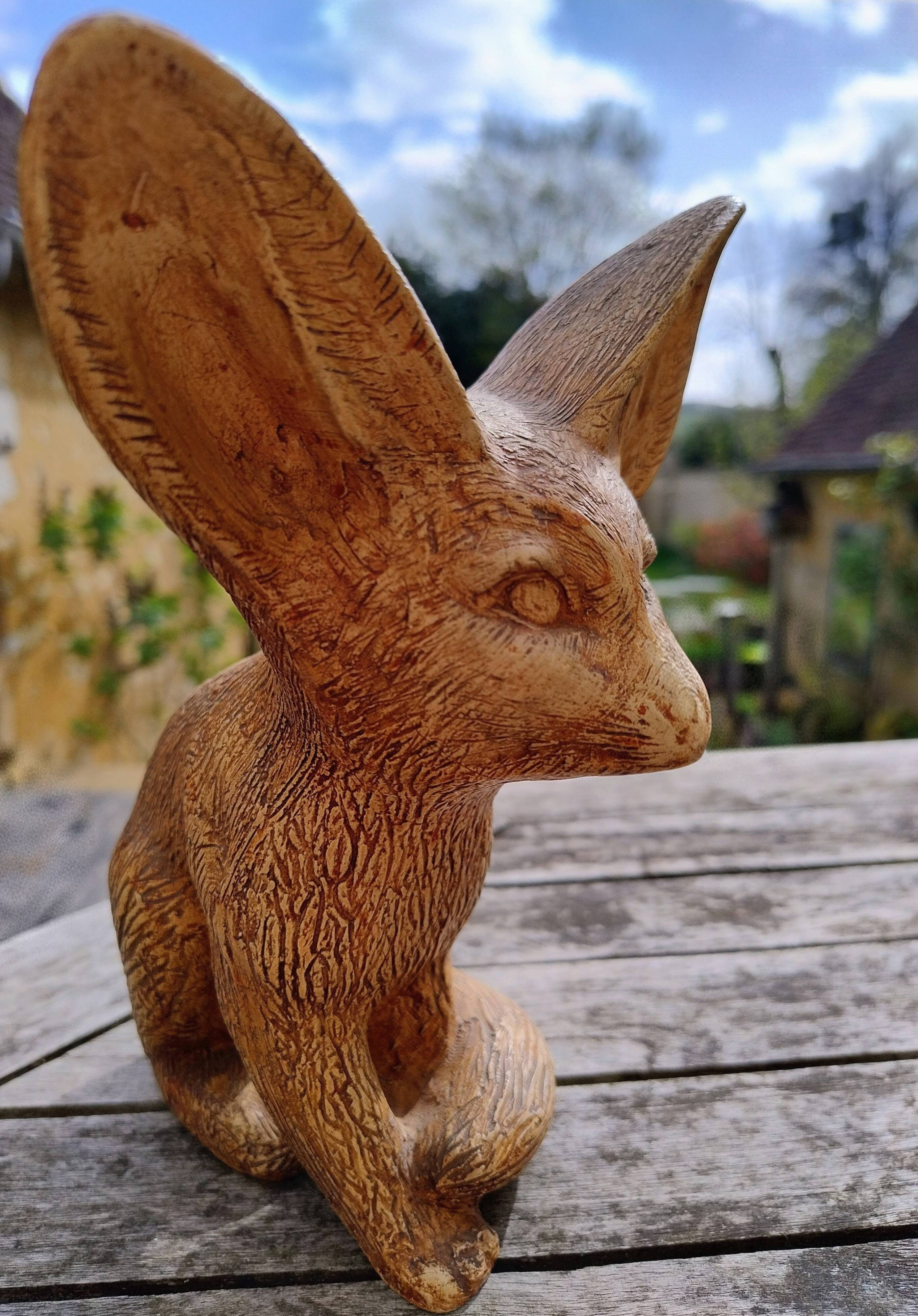 Sculpture of a fennec in plaster painted by Maxime Fillon.