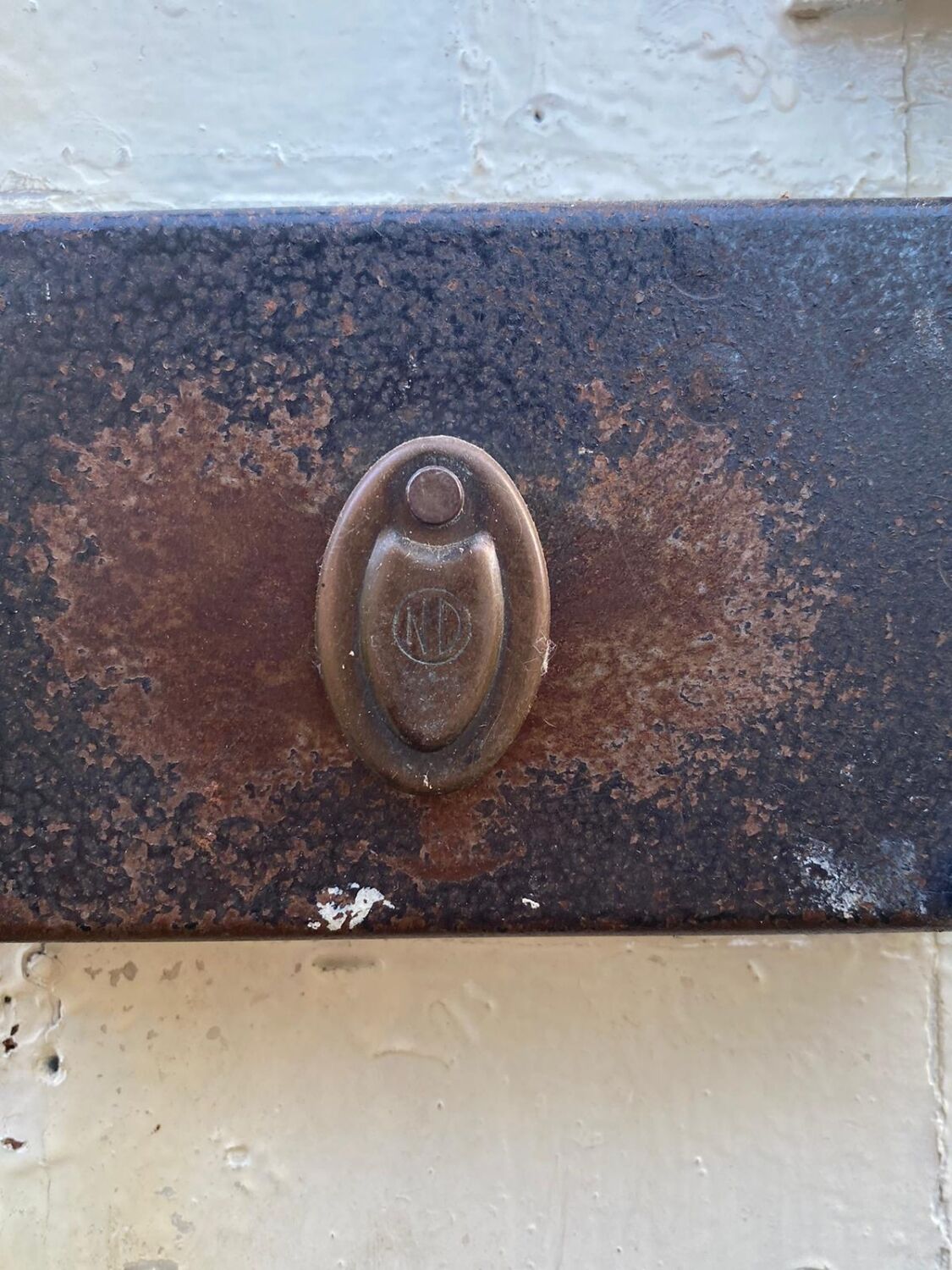 Entrance door in solid oak, cast iron grille, 1930s