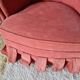Fauteuil crapaud en velours rouge - jupe