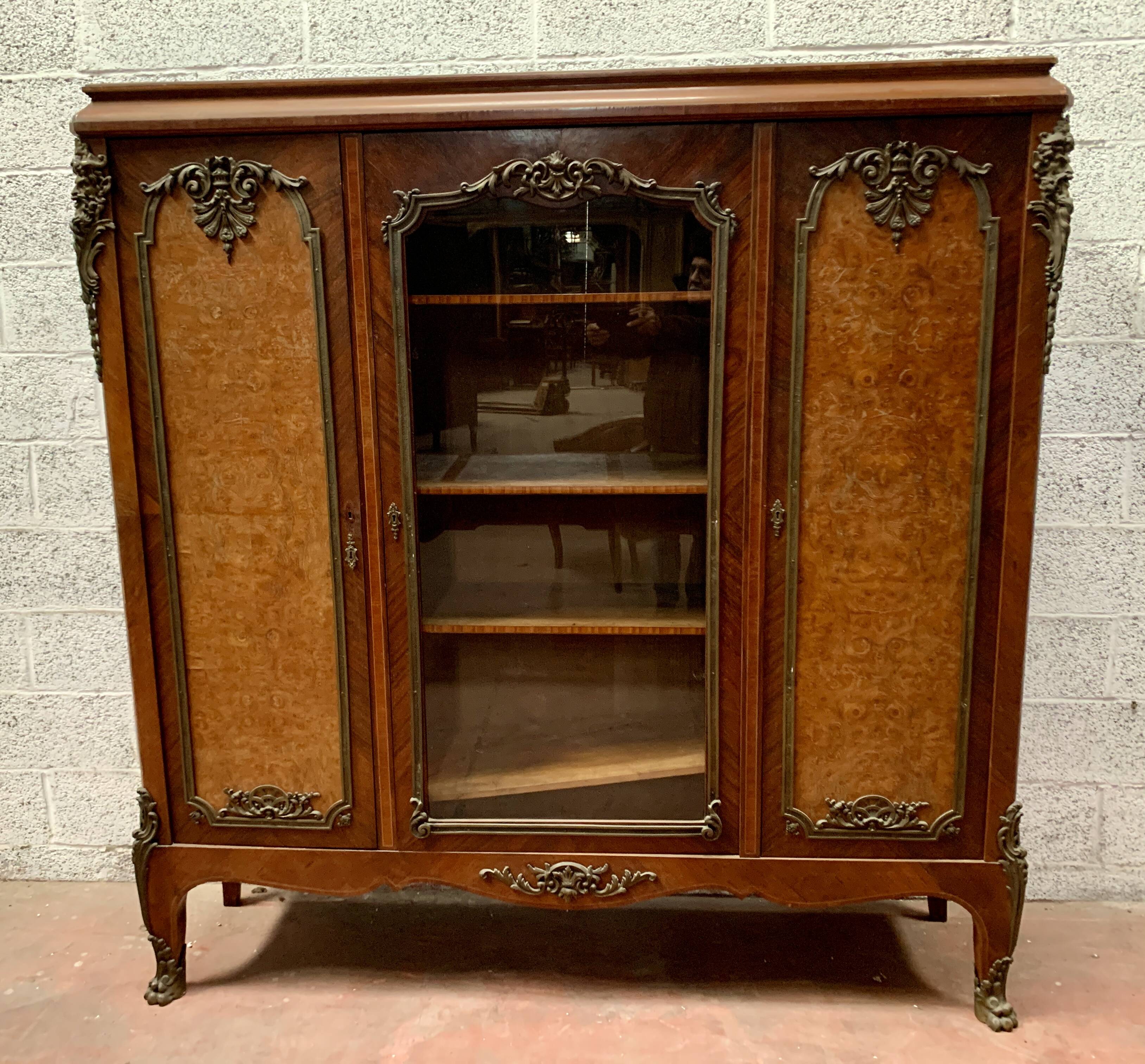 Louis XV style bookcase in mahogany and burr walnut, 20th century