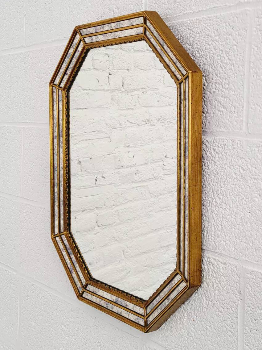 Octagonal mirror in Venetian style with gold-rimmed parecloses