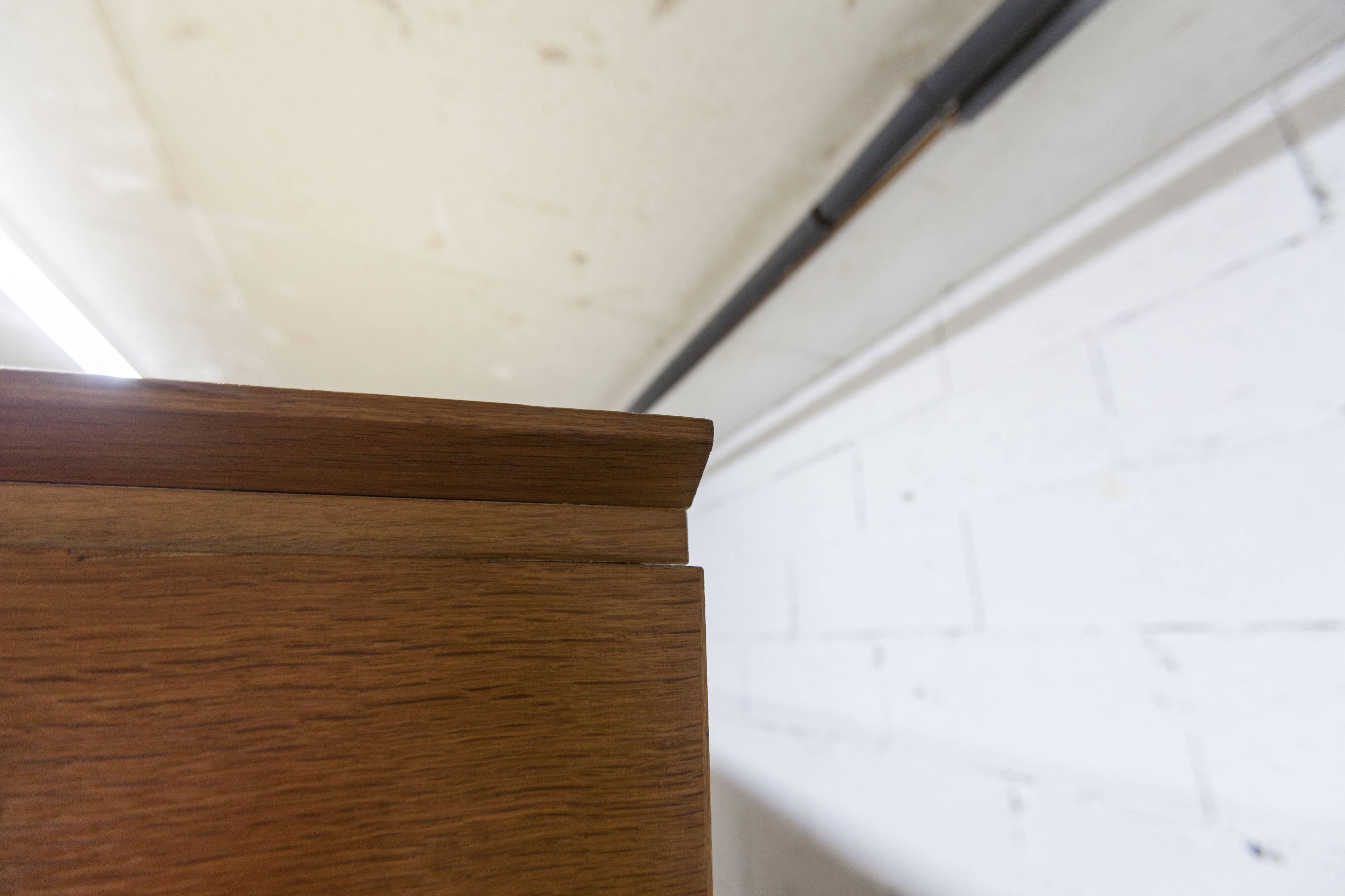 French wardrobe with tapered legs, 3 doors, 1 mirror (27*130), and 1 drawer.