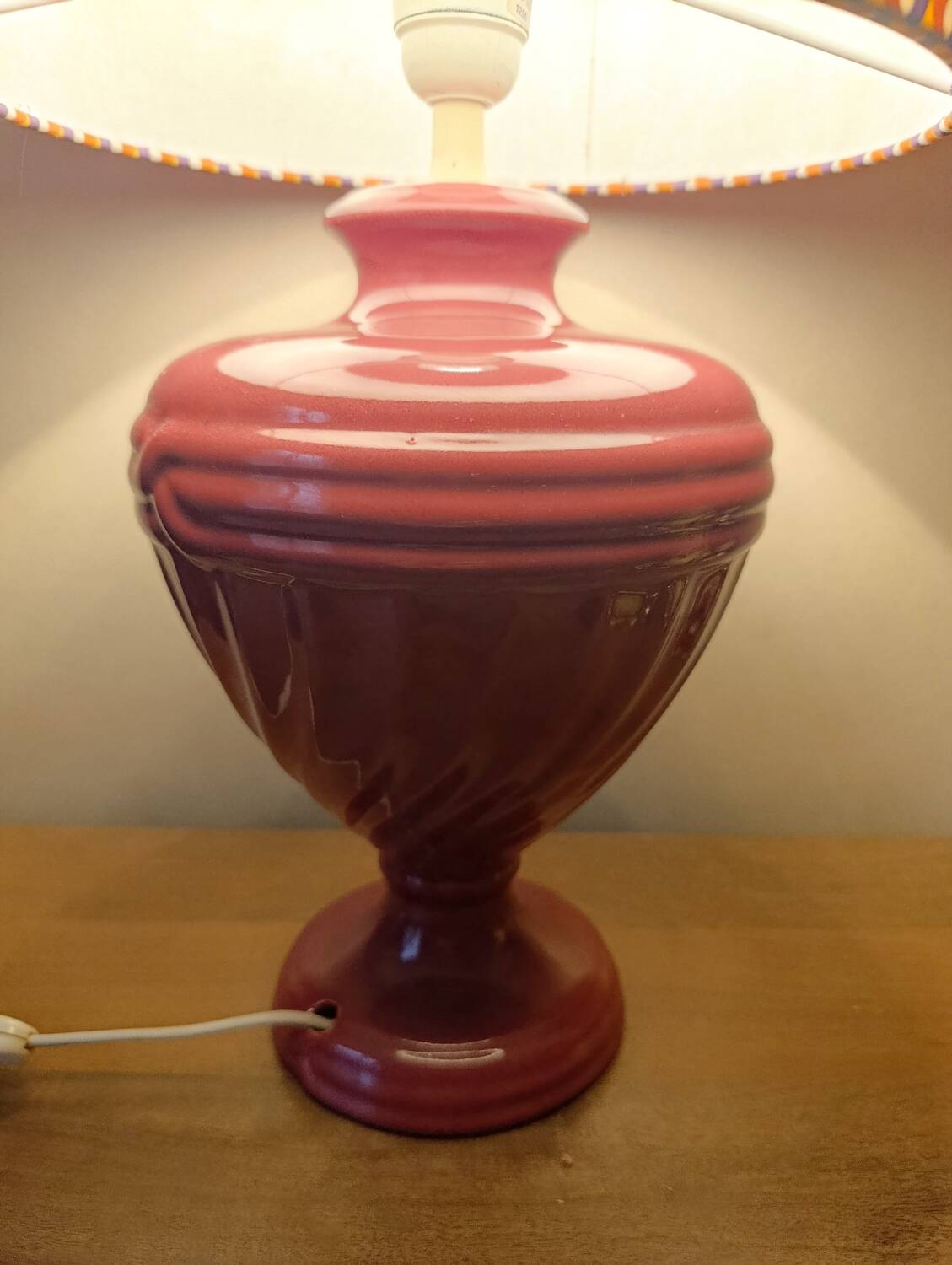 Duo lamp with raspberry ceramic base and vintage print lampshade