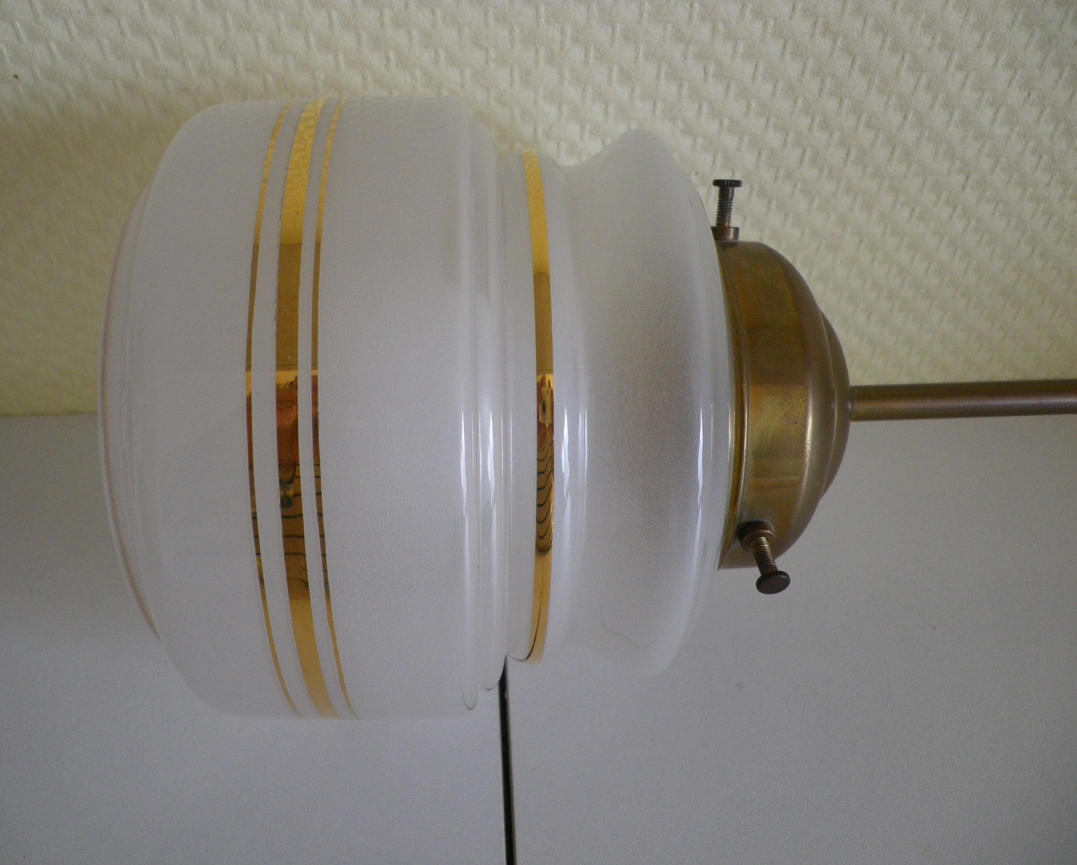 Suspension in brass and opaline country based 1960s/1970s