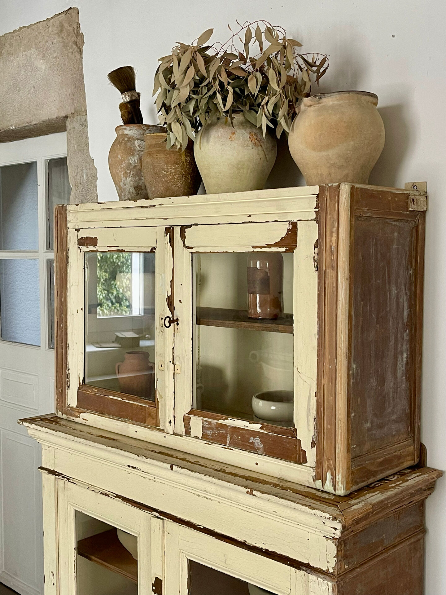 Glass display cabinet