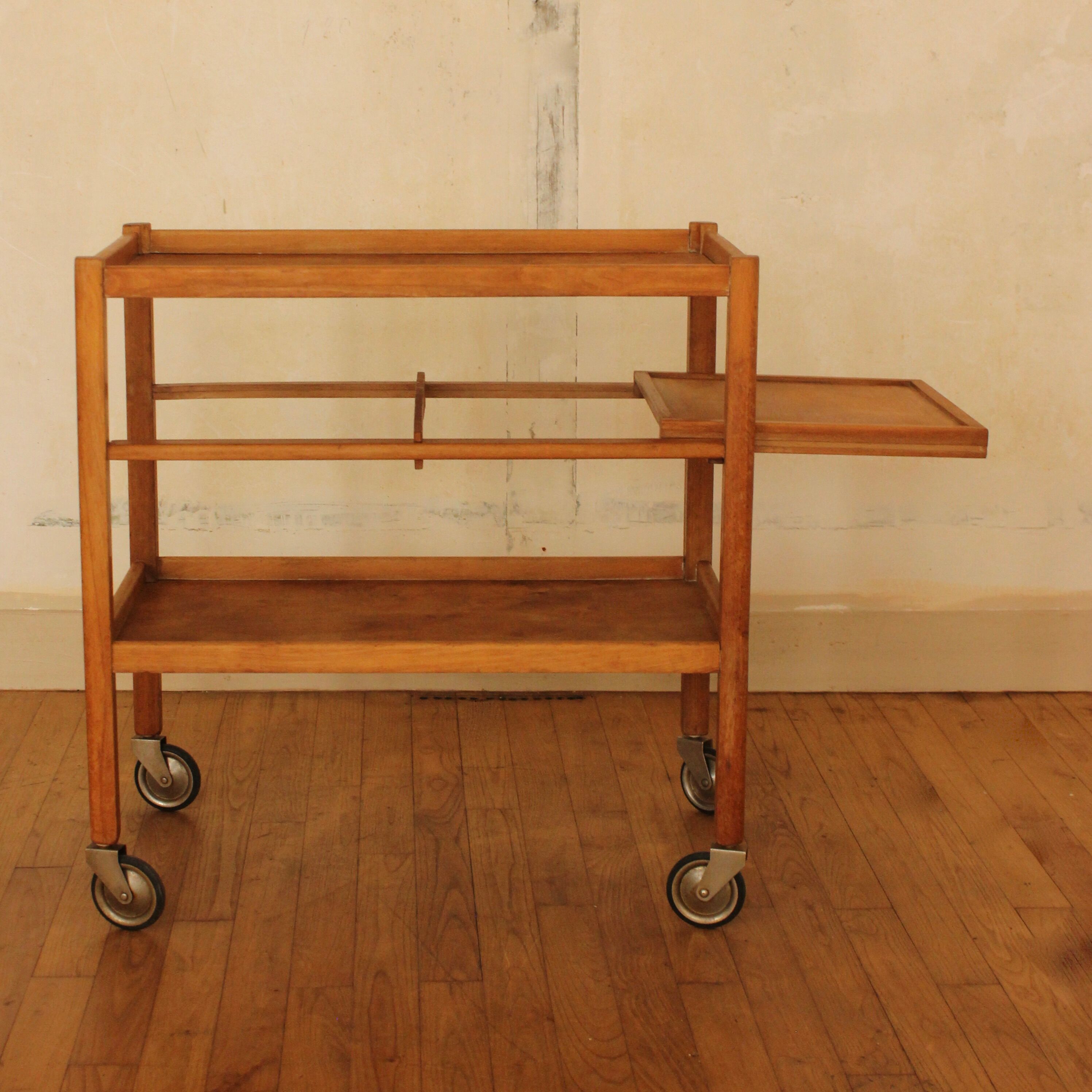 Rolling service table