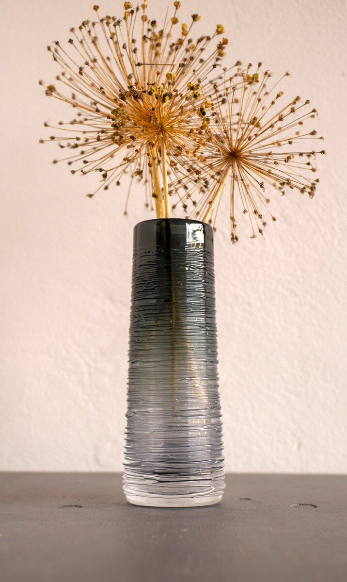 Vase en verre cristal art scandinave moderne du milieu du siècle en couleur gris fumé par Edenfalk, Skruf, Suède.