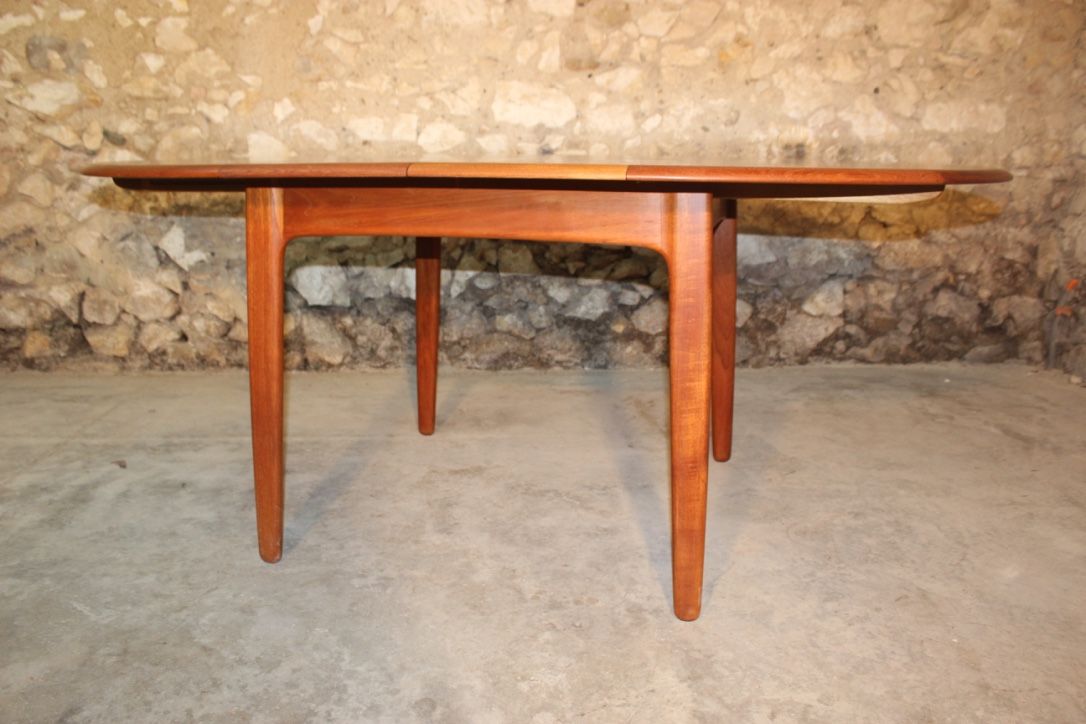 Scandinavian vintage teak dining table with 2 extension cords hidden by Svend Aage Madsen for Knudsen - Son, Denmark