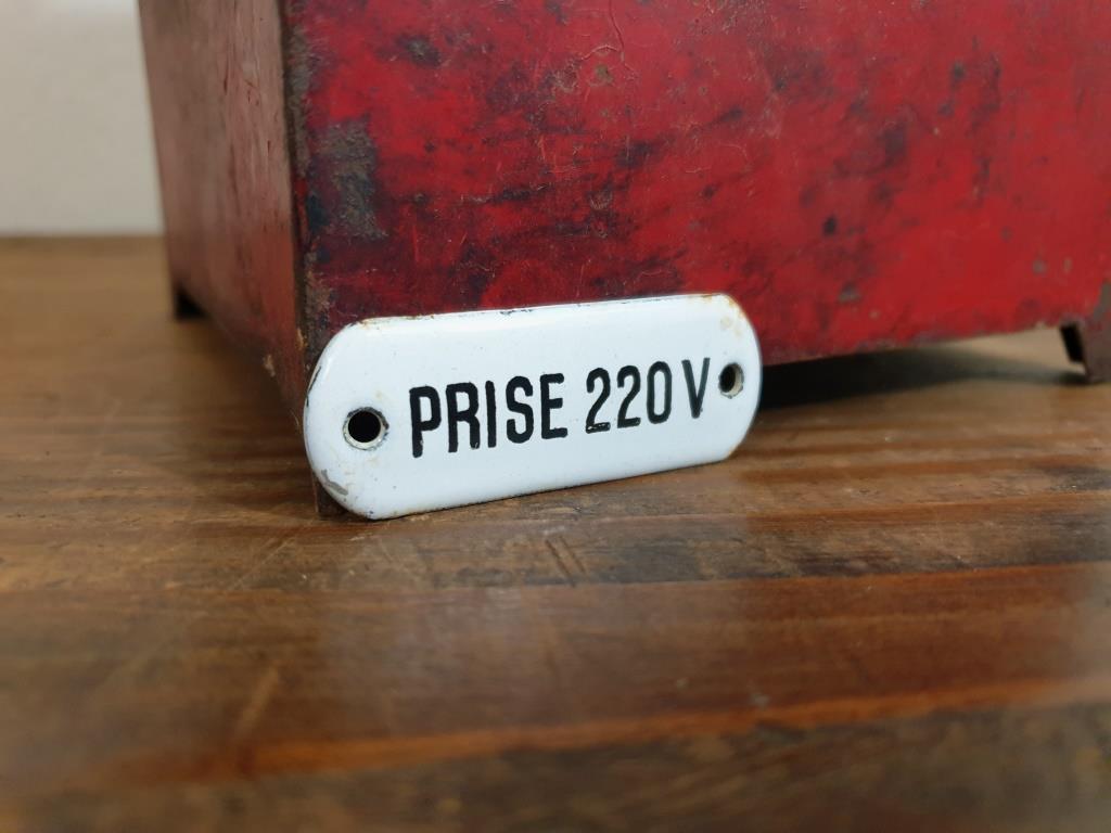 Enamelled plate socket 220V