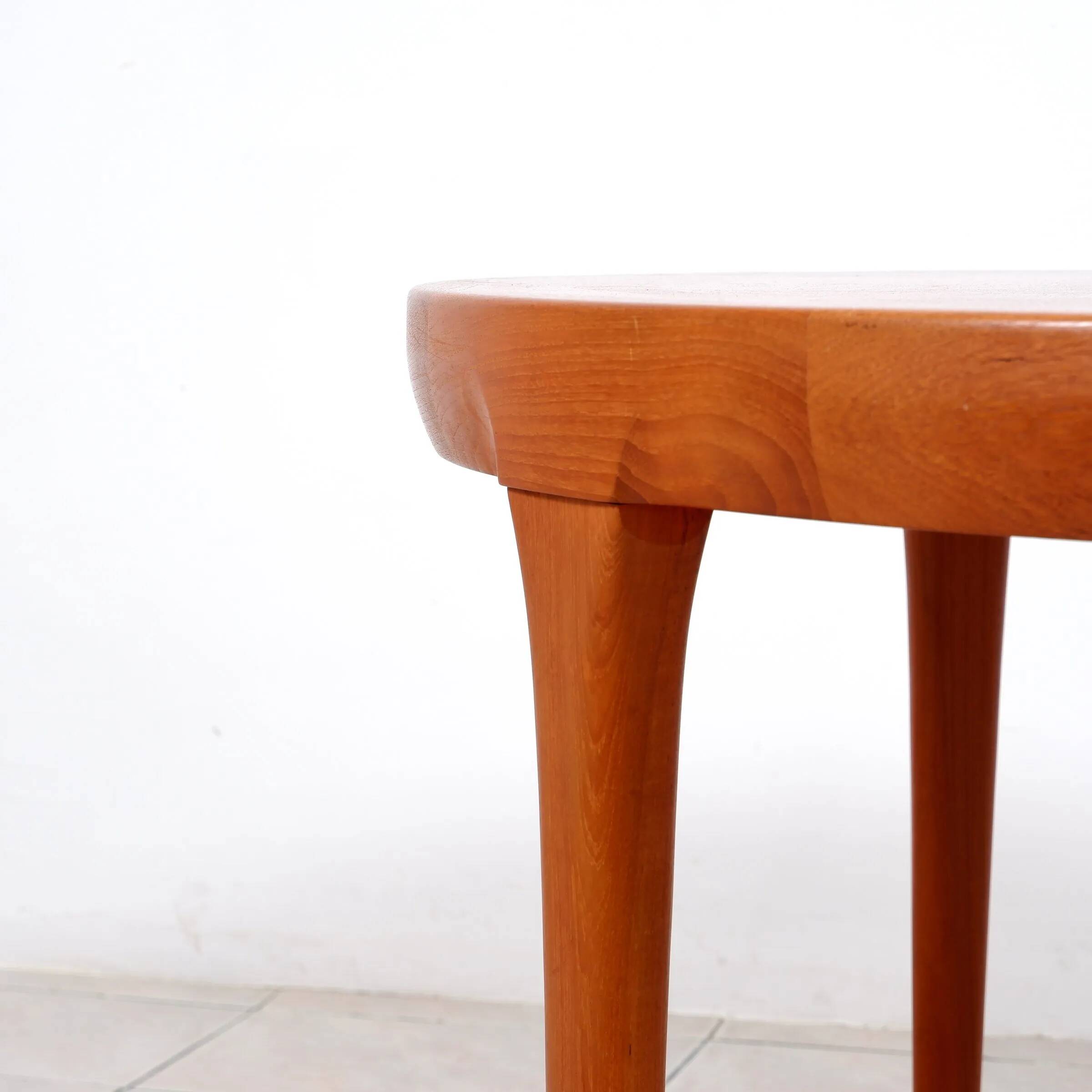 Round dining table in teak by Ib Kofod Larsen for Faarup Mobelfabrik