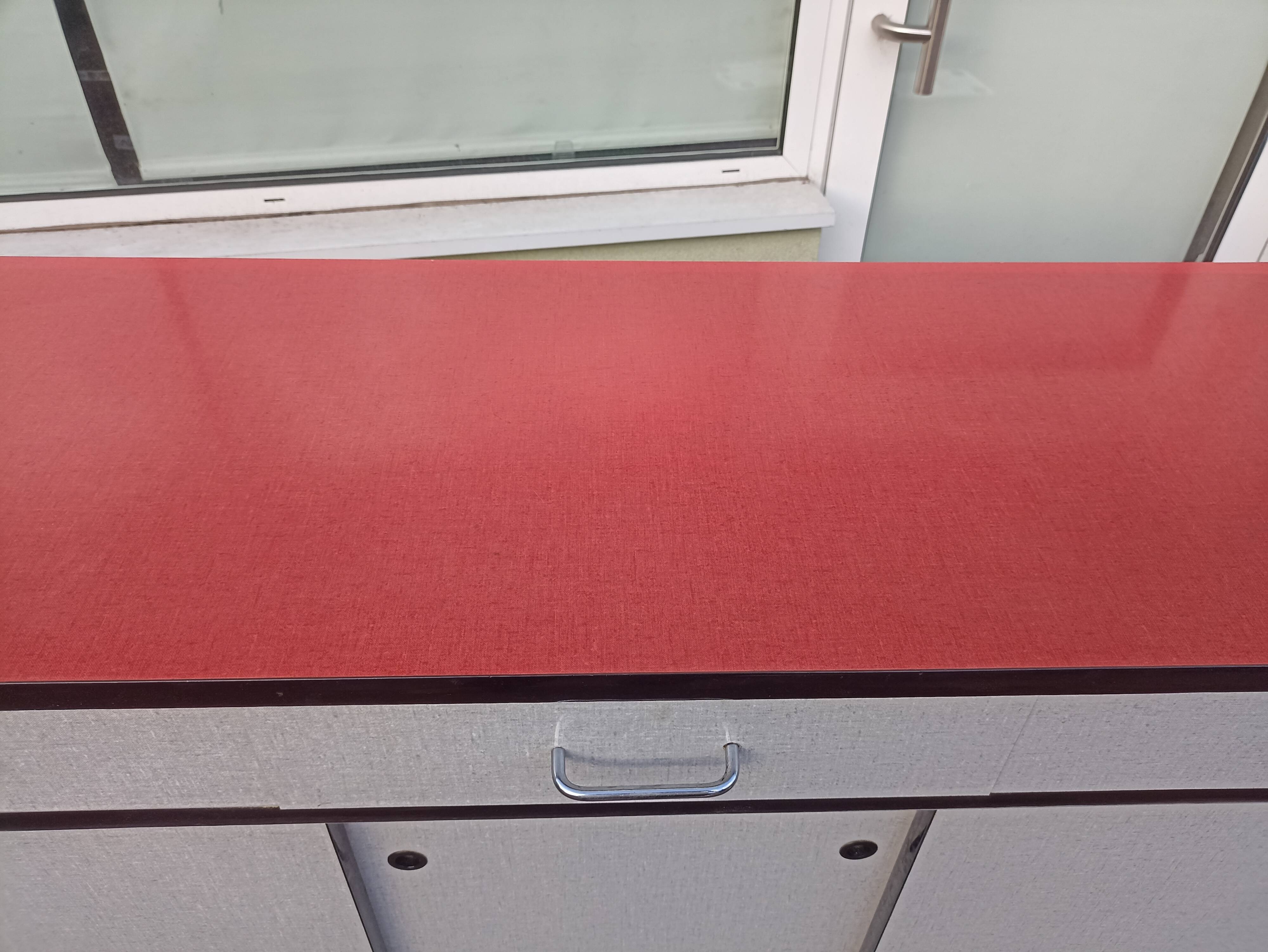 Buffet formica rouge blanc gris - année 1960