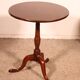 Small guéridon called tea table in mahogany from the early 19th century.
