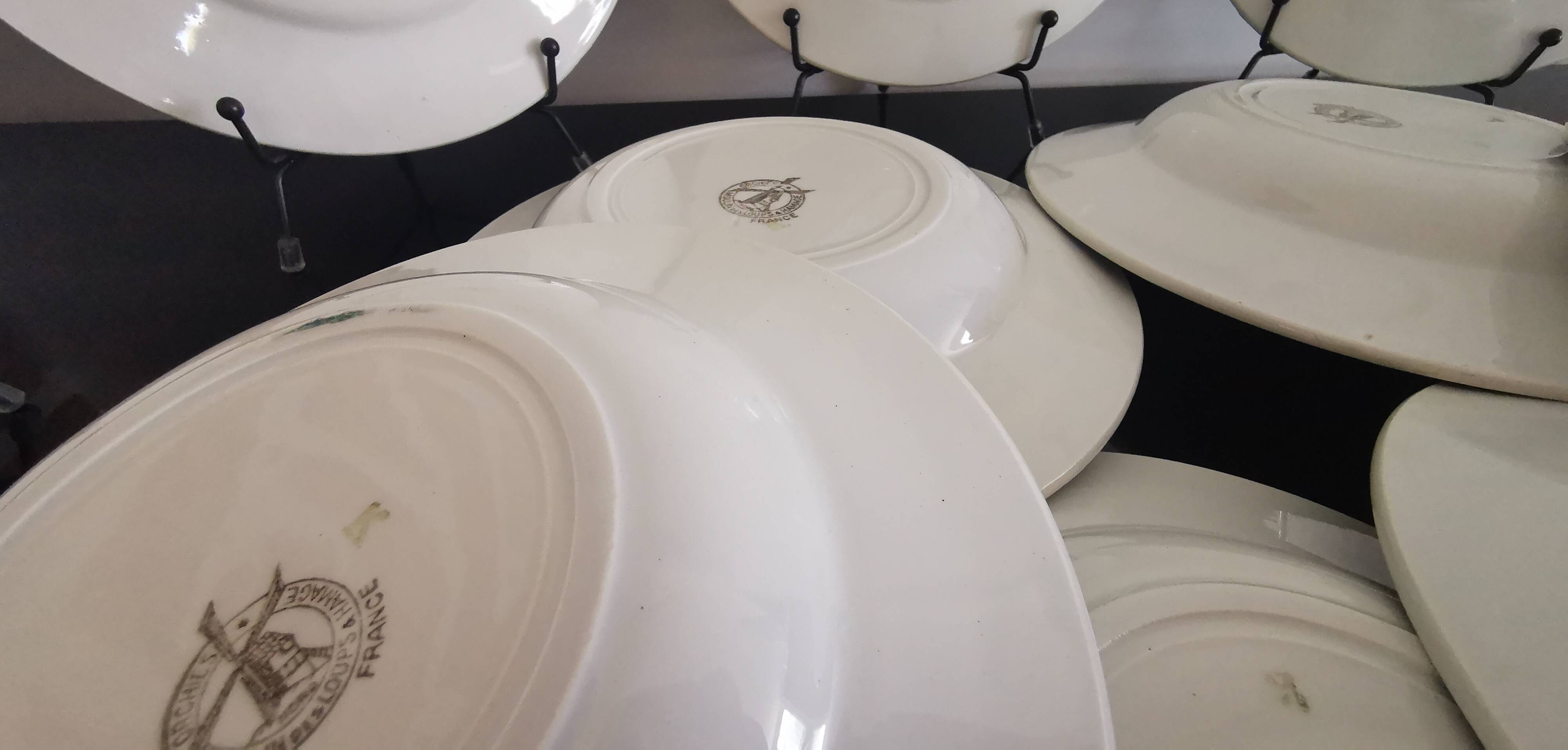 10 deep plates Moulin Des Loups Hamage green border