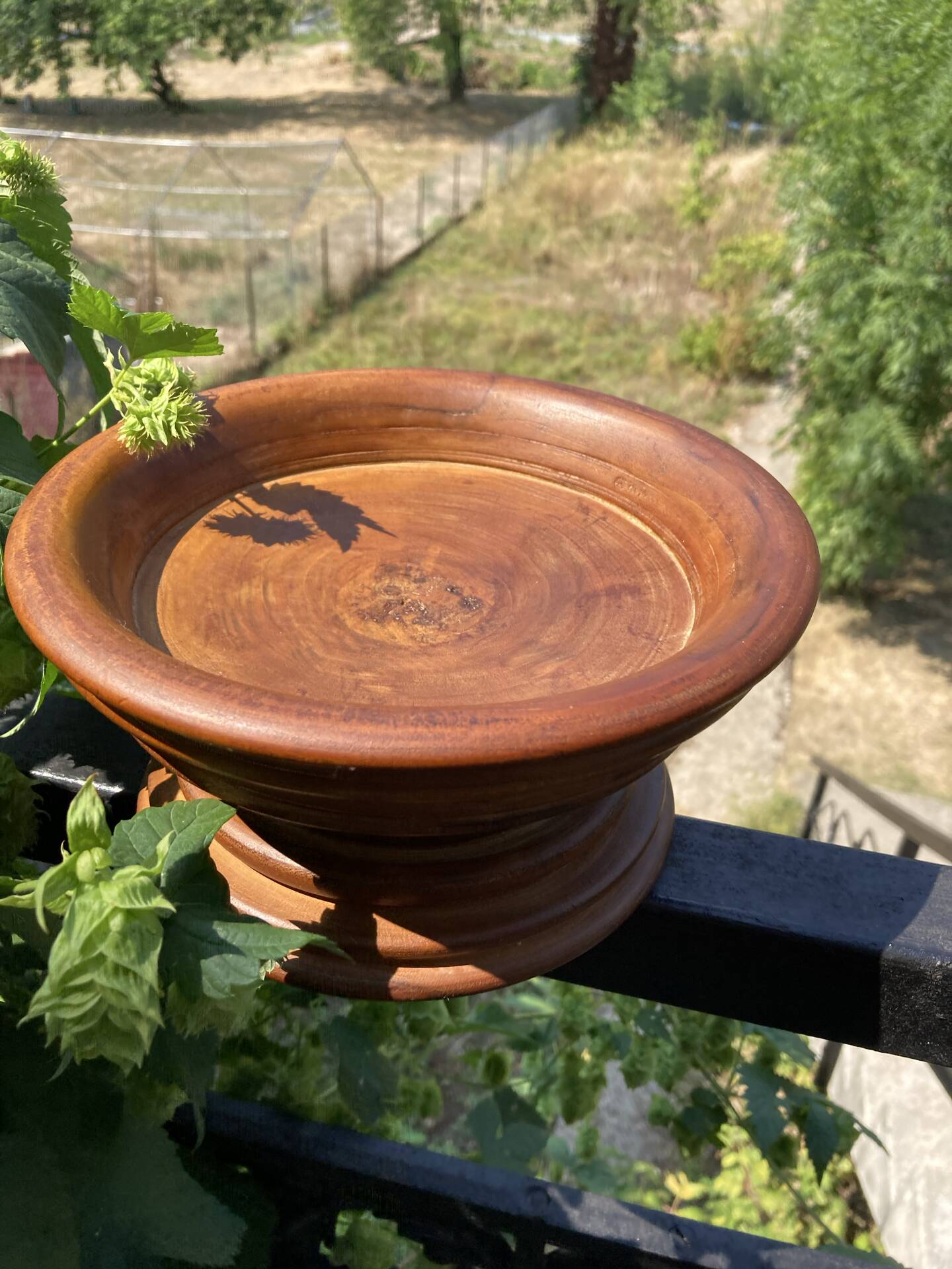 Turned wooden bowl craftsmanship from Haute-Marne.