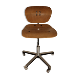 Chaise à roulettes