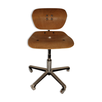 Chaise à roulettes