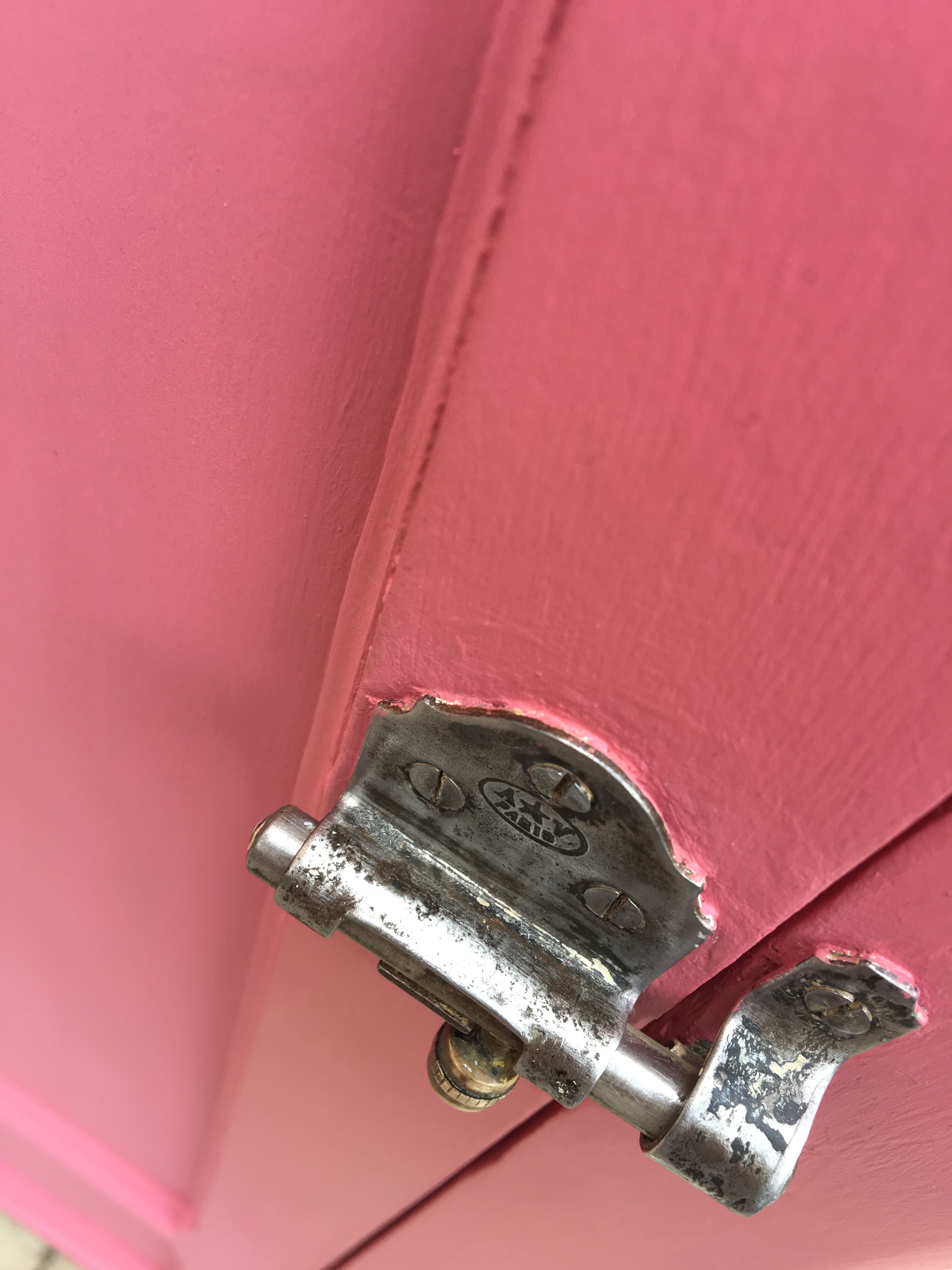 Parisian wardrobe bonnetière