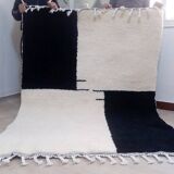 Beni Ouraine Berber rug, white and black, size 150 x 250 cm