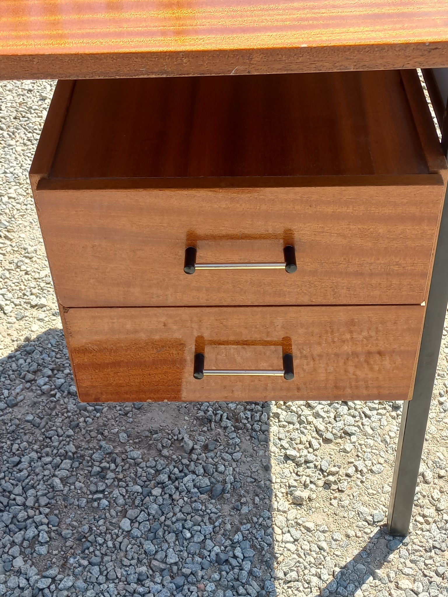 Desk of the 60s in mahogany base metal tubes 2 drawers