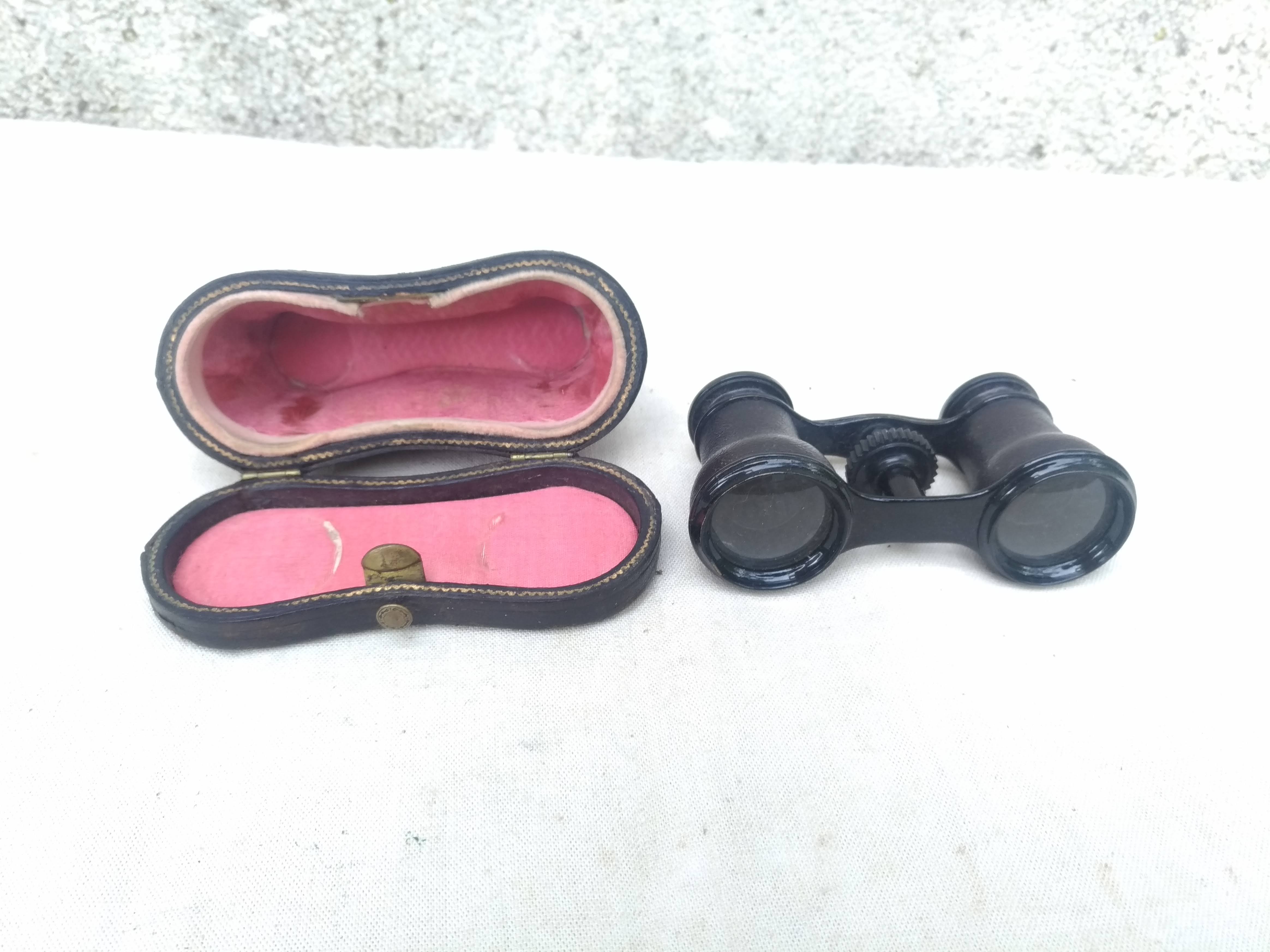 Theatre binoculars
