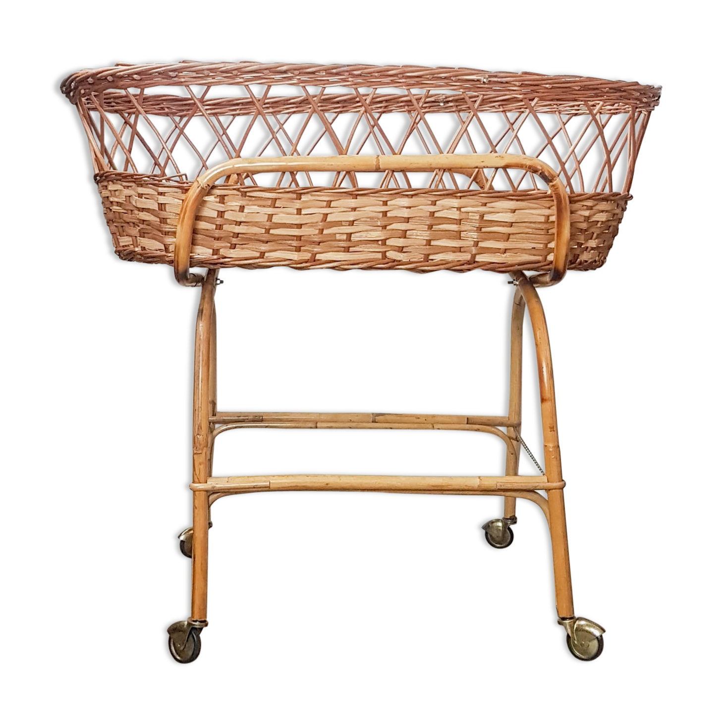 Couffin on foot in vintage rattan 50s