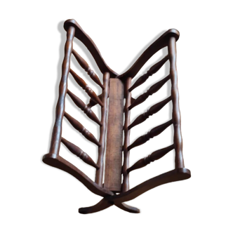 Folding magazine rack