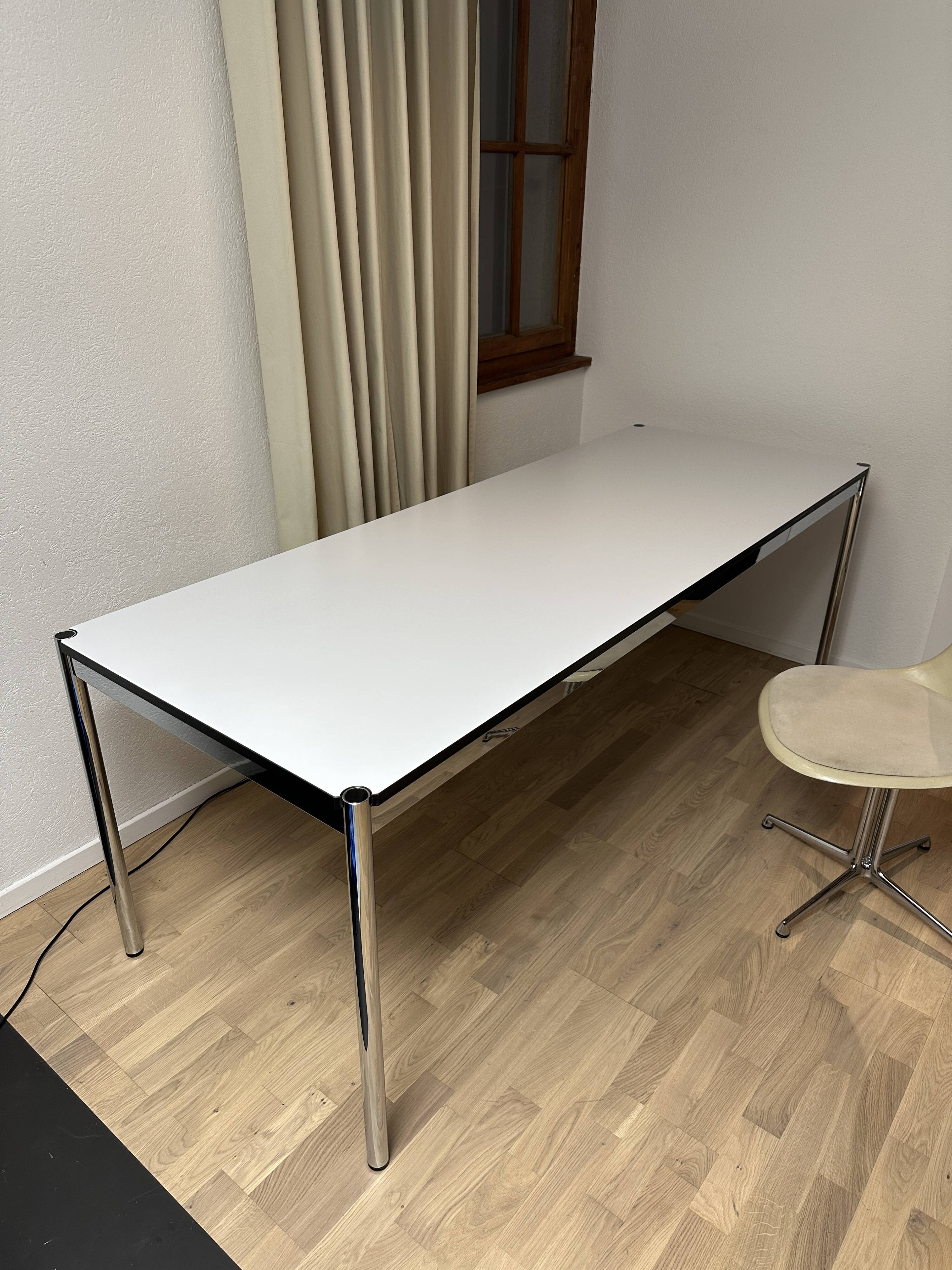 USM Haller desk in pearl grey laminate
