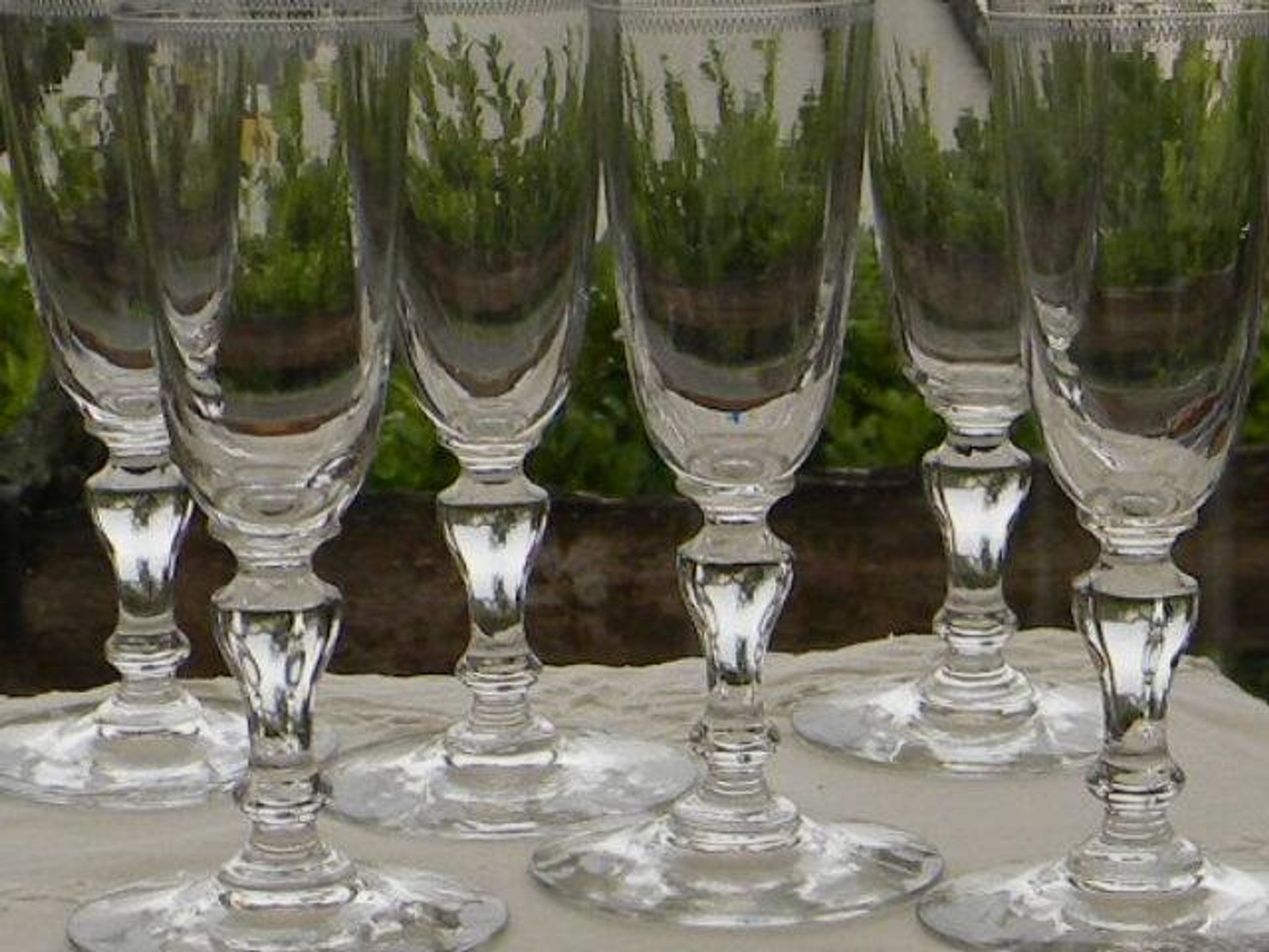 Set of 6 antique crystal champagne flutes. Engraved frieze.