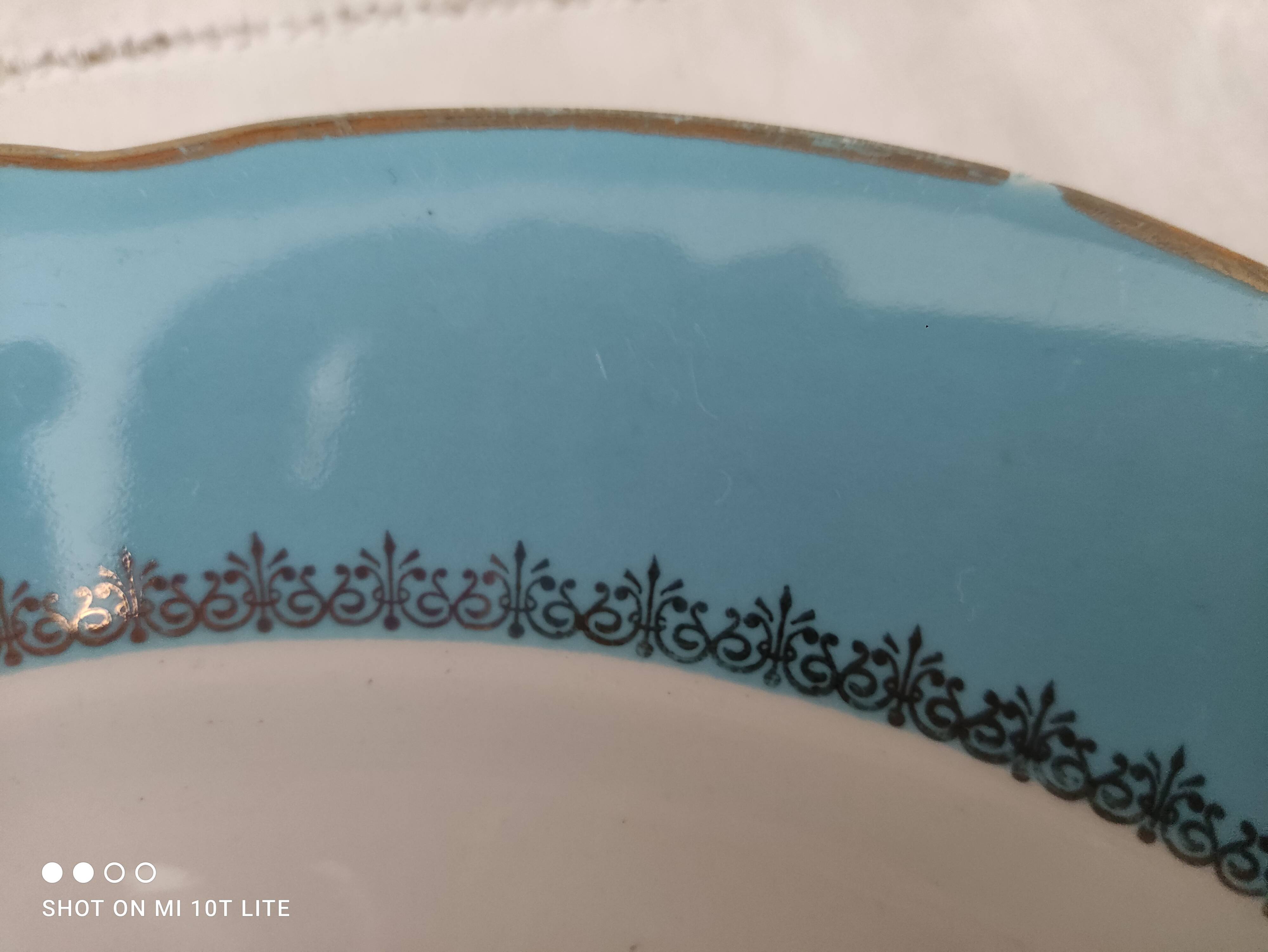 Round dish K&G Lunéville Badonviller France marli light blue floral decoration