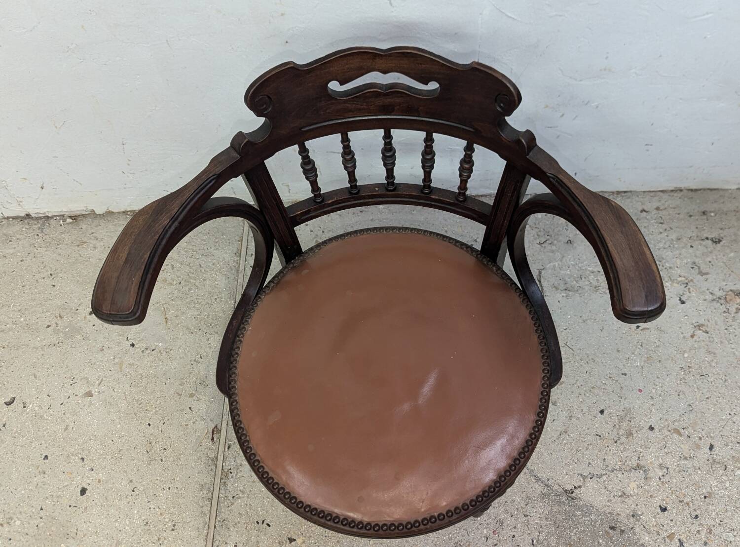 Curved wood armchair J&J khon office