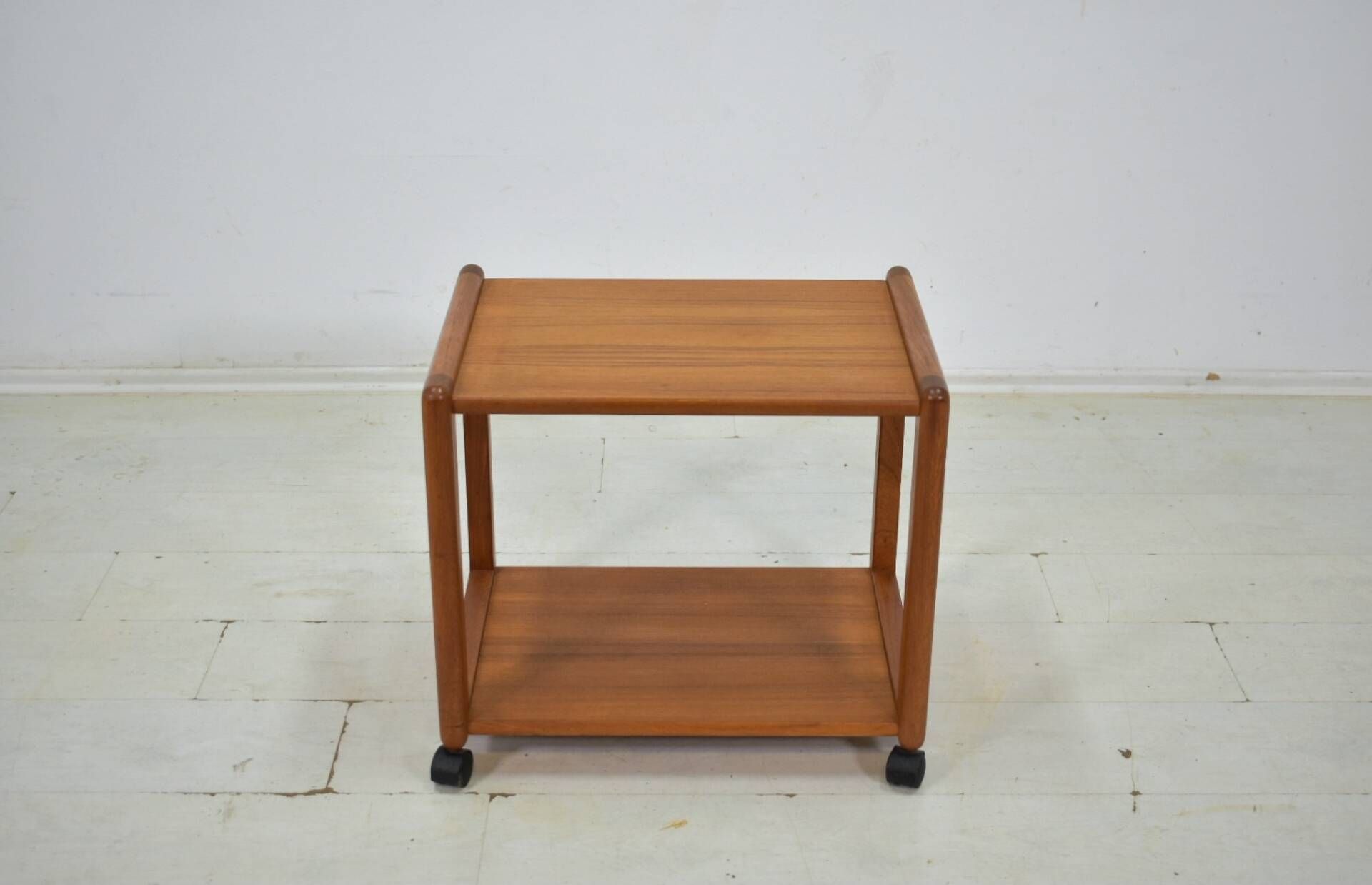 Table d'appoint Aksel Kjersgaard chariot en teck danois des années 1960 scandinave