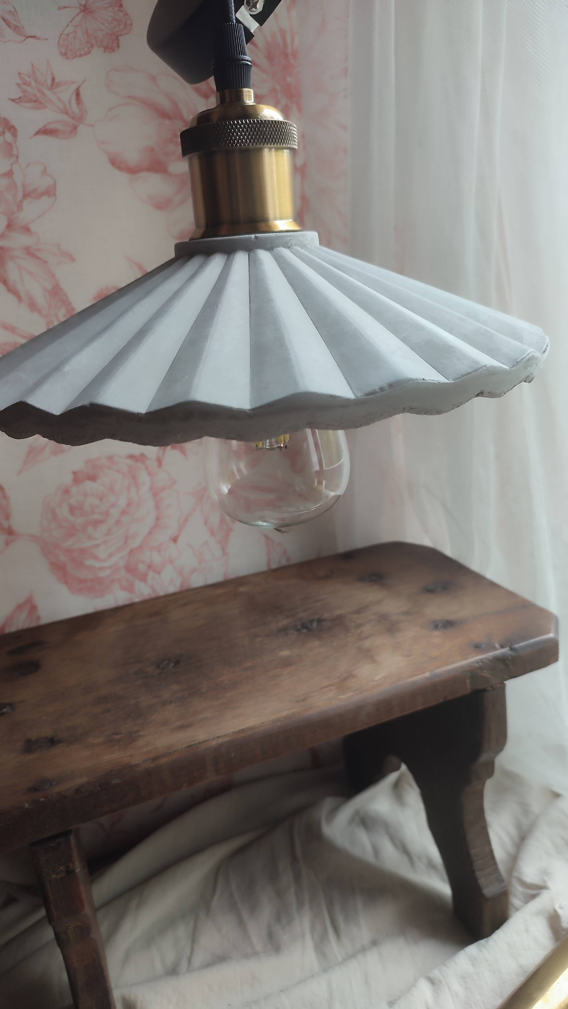 Suspension beton massif style opaline