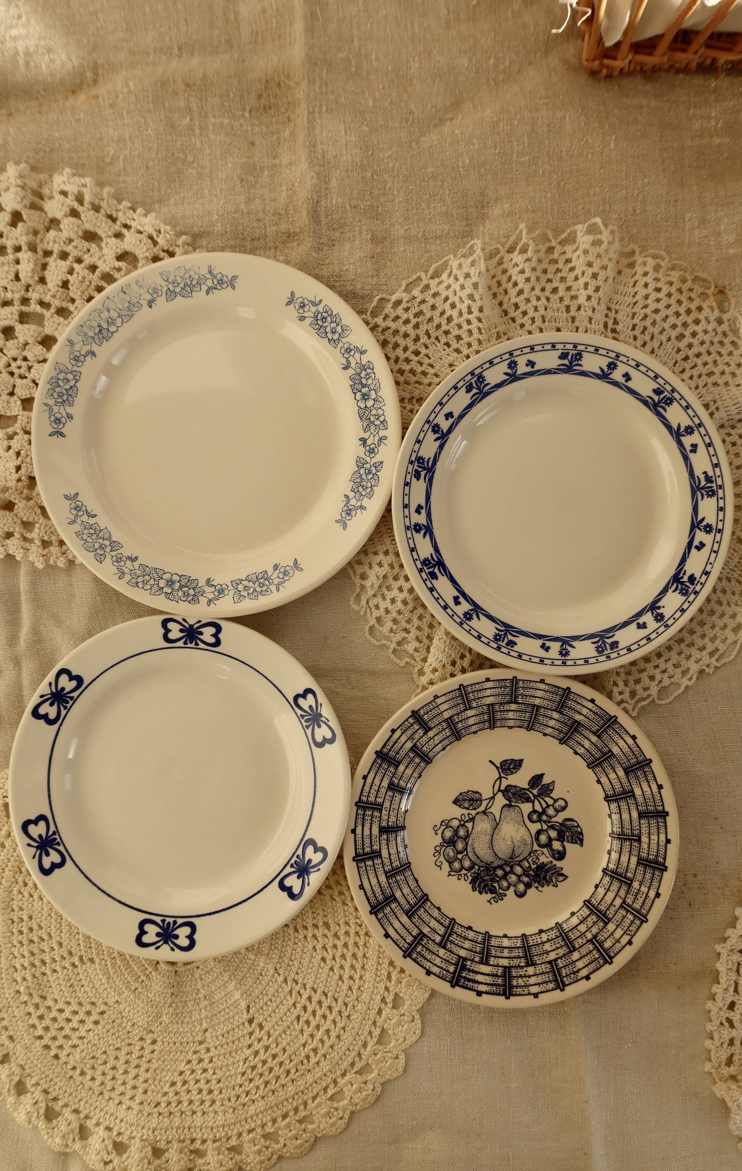 6 assiettes à dessert vintage porcelaine dépareillée bleue blanch
