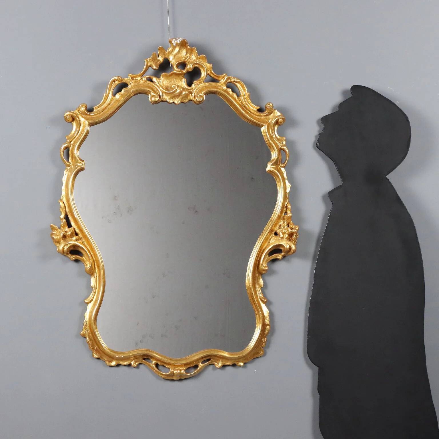 Carved and gilded wooden mirror in Barocchetto style