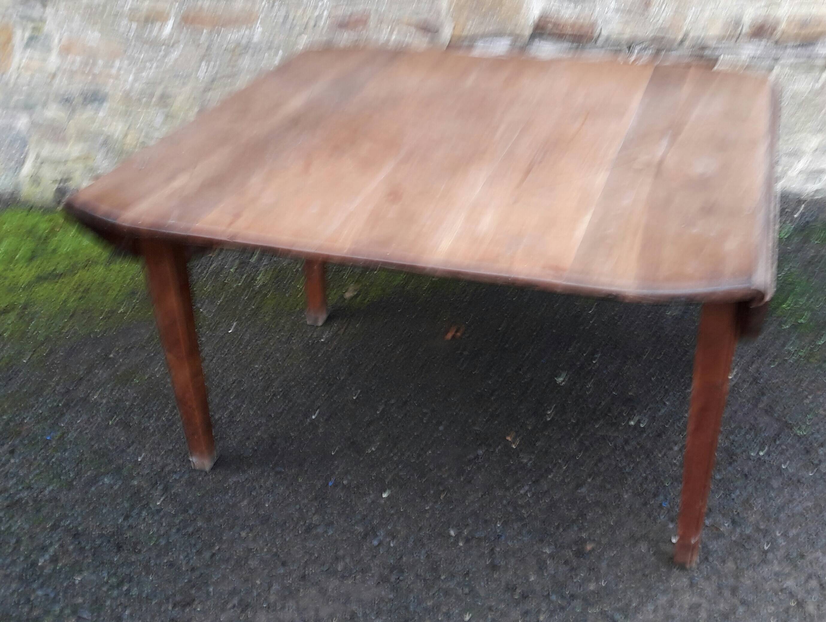 Oval fruit wood farm table